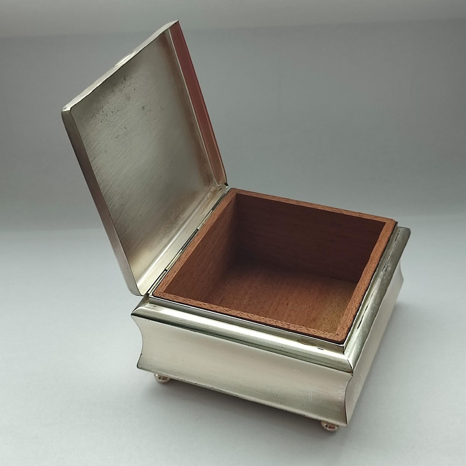 Boîte à cigares Art Déco WMF Ikora en métal argenté et émail noir avec couvercle en vente 3