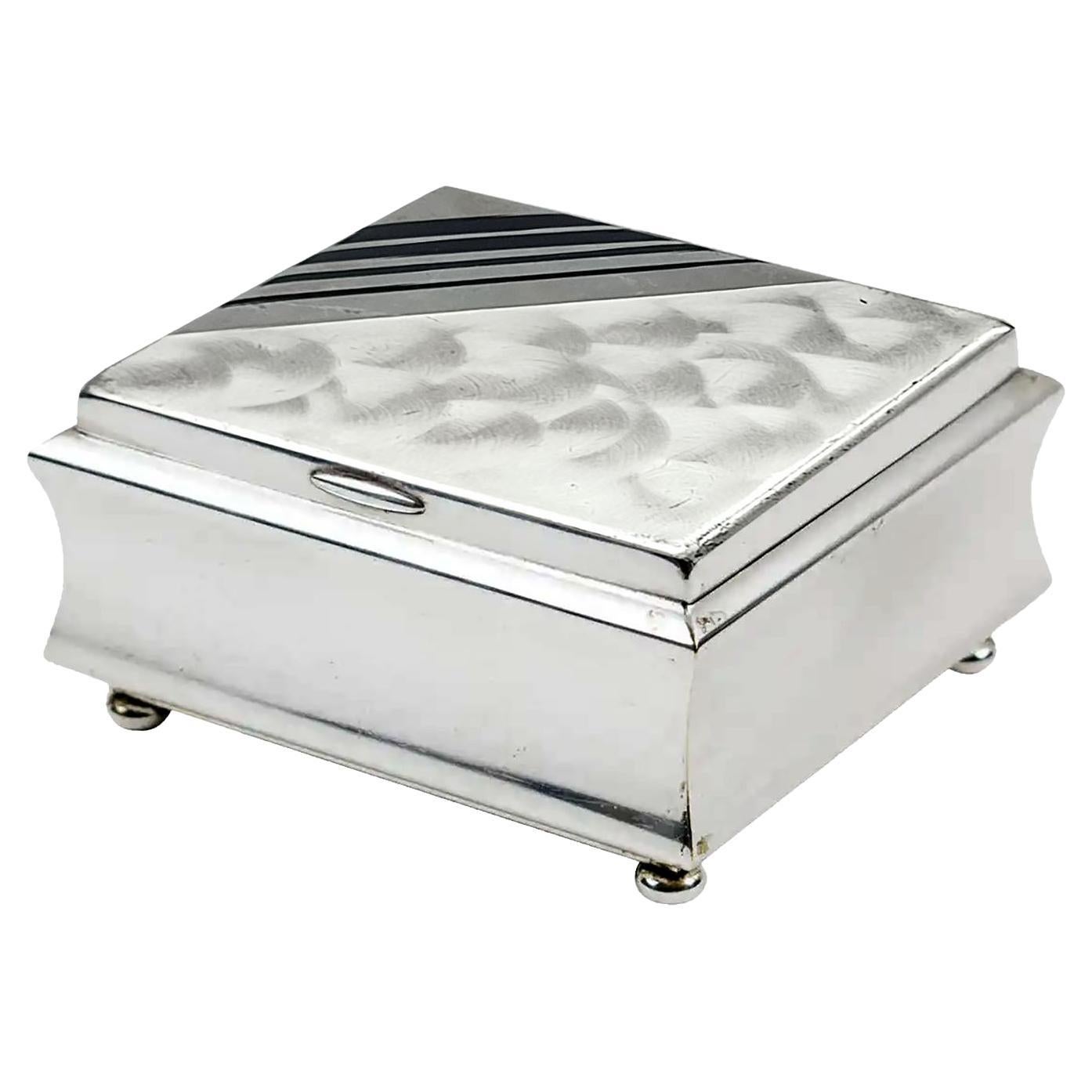 WMF Ikora Caja para cigarrillos Art Decó de chapa de plata y esmalte negro con tapa en venta