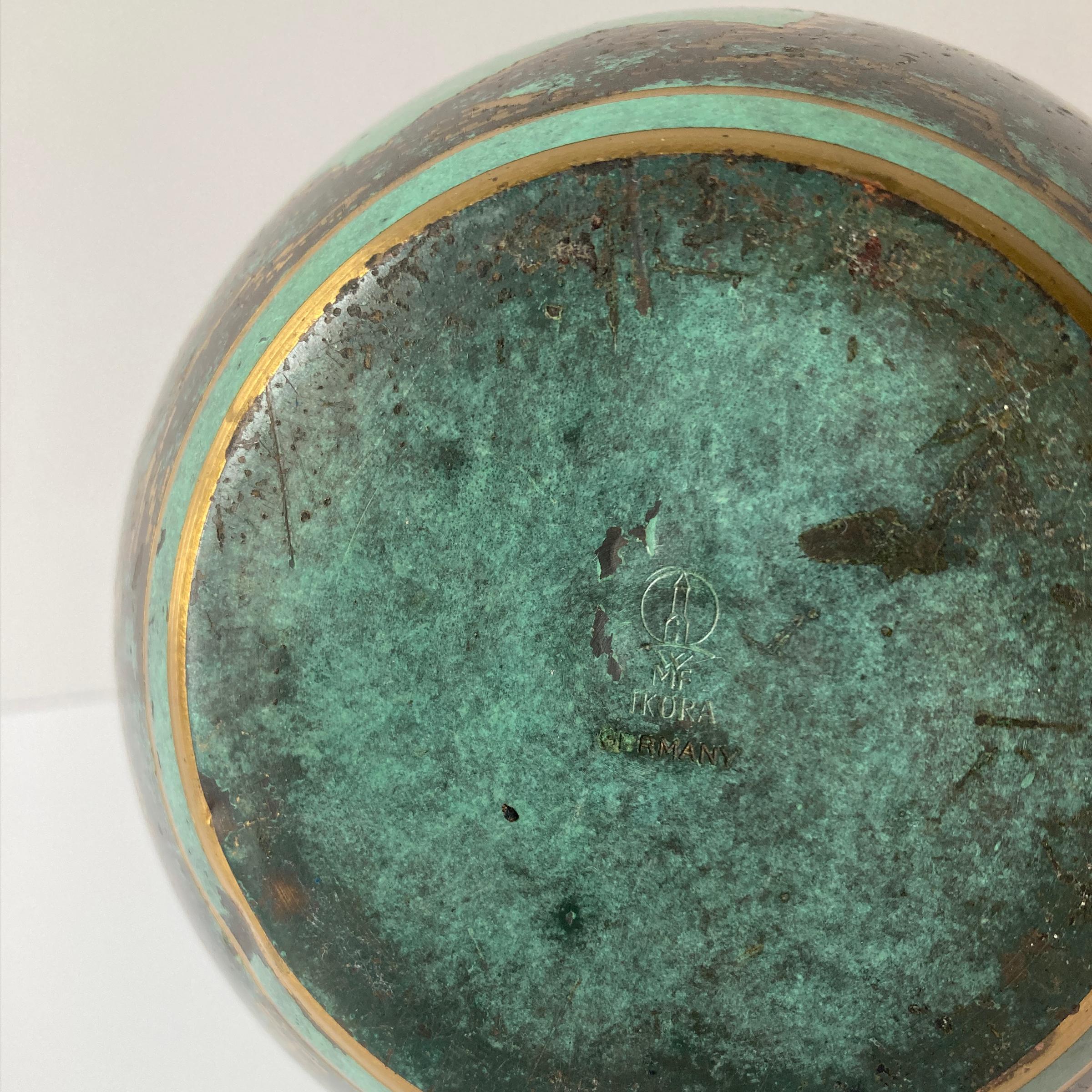 Metà XX secolo WMF Ikora Green Patinated Art Deco Vaso rotondo in metallo con alberi, anni '30 in vendita