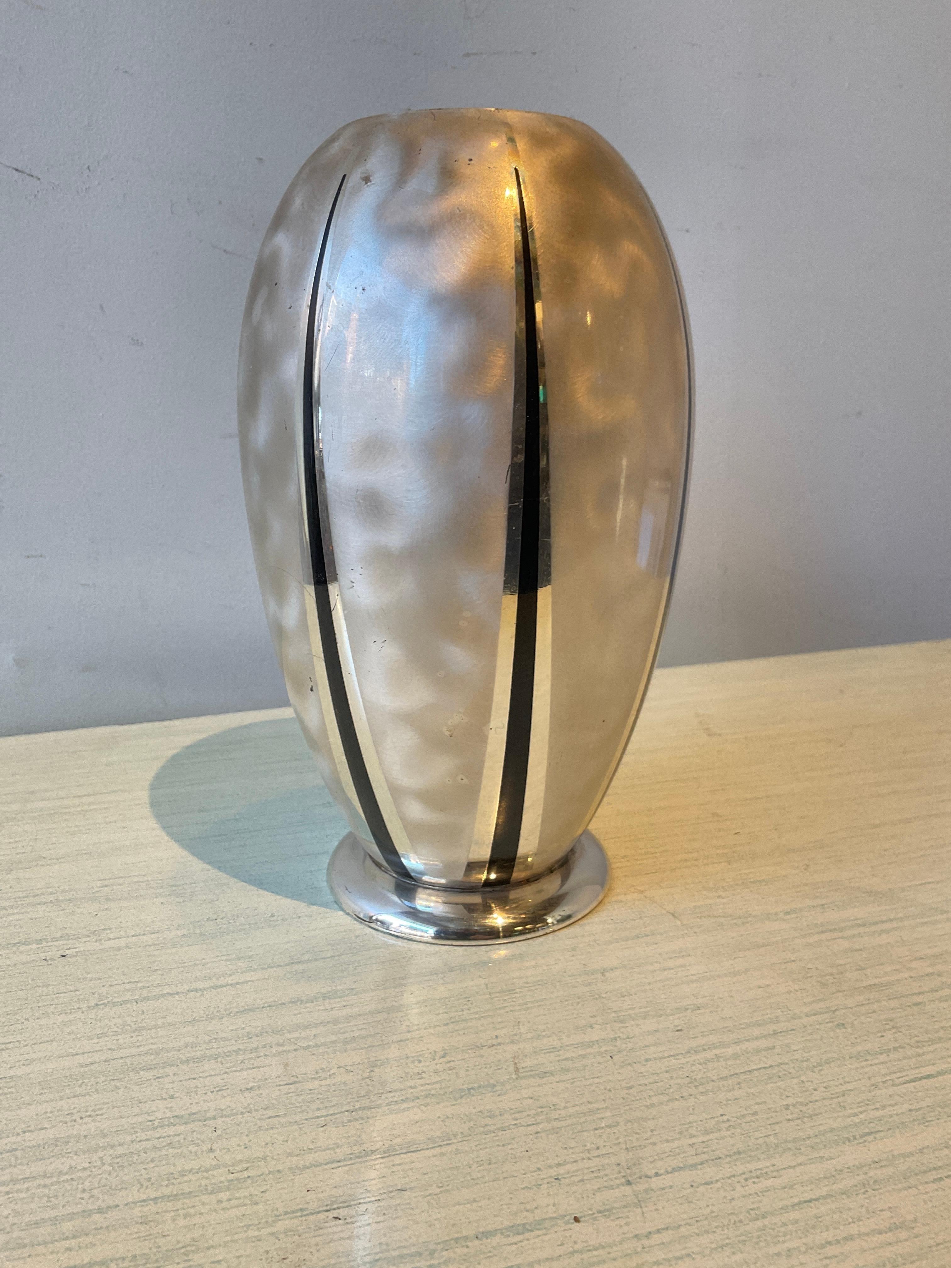 1950er Jahre WMF Ikora Vase aus Silberblech. Einige Flecken auf der Vase.