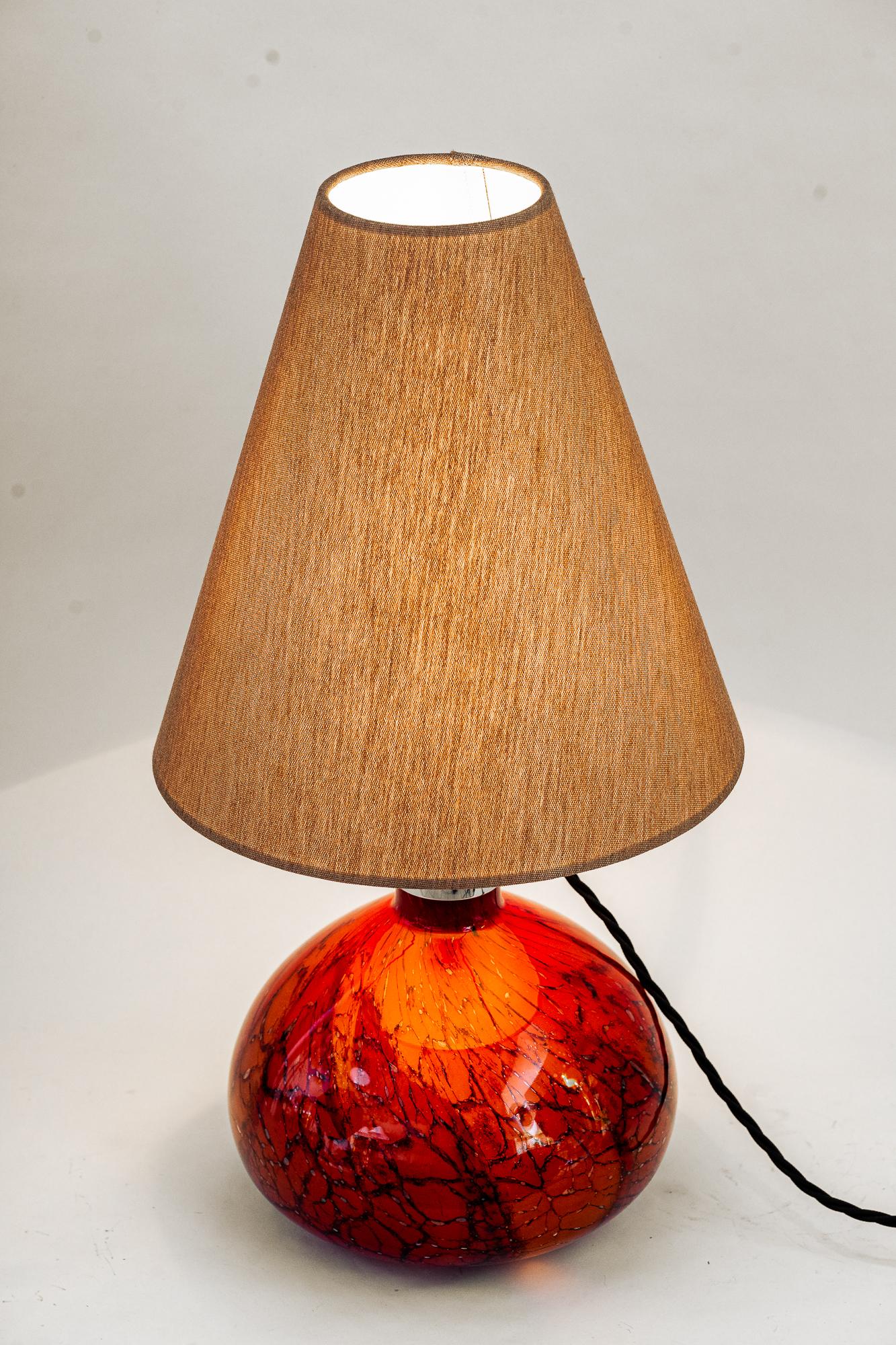 Lampe de bureau WMF Ikora Allemagne vers les années 1930 avec abat-jour en verre et tissu en vente 3