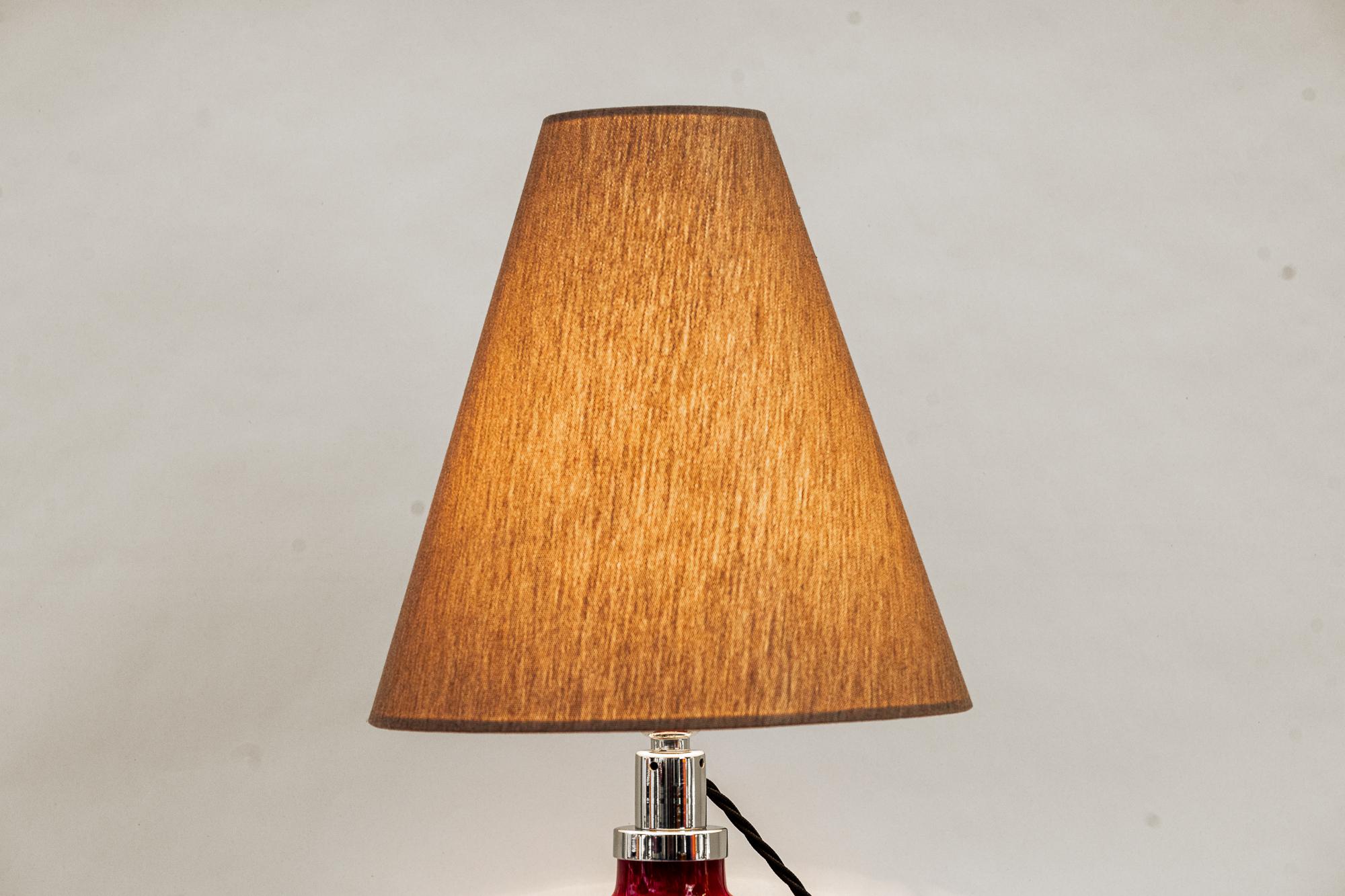 Lampe de bureau WMF Ikora Allemagne vers les années 1930 avec abat-jour en verre et tissu en vente 1