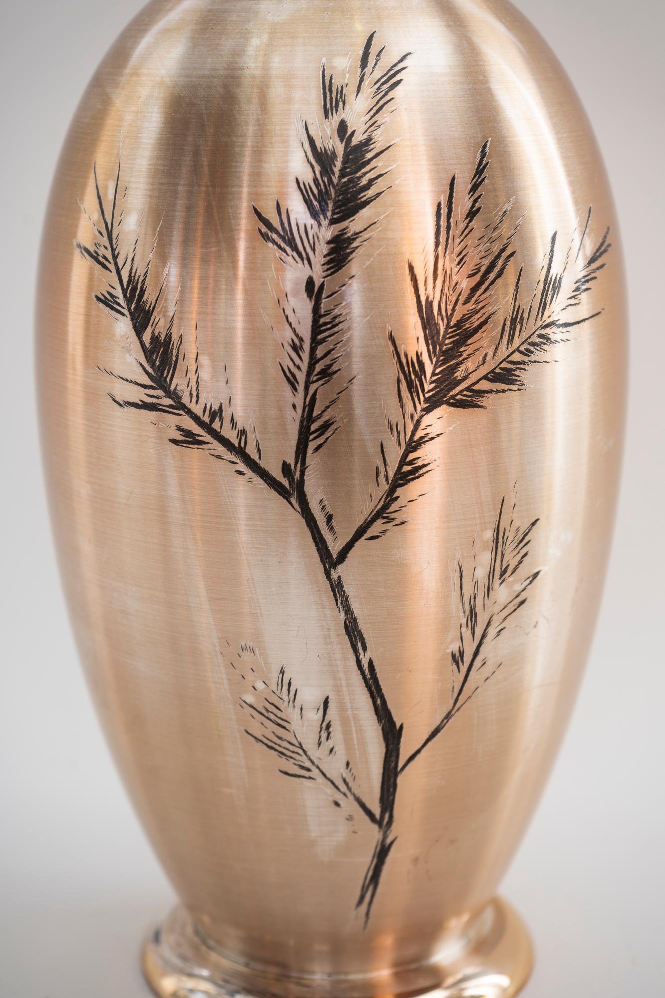 WMF Vase Ikora Allemagne, vers les années 1930.
Laiton argenté et peint.