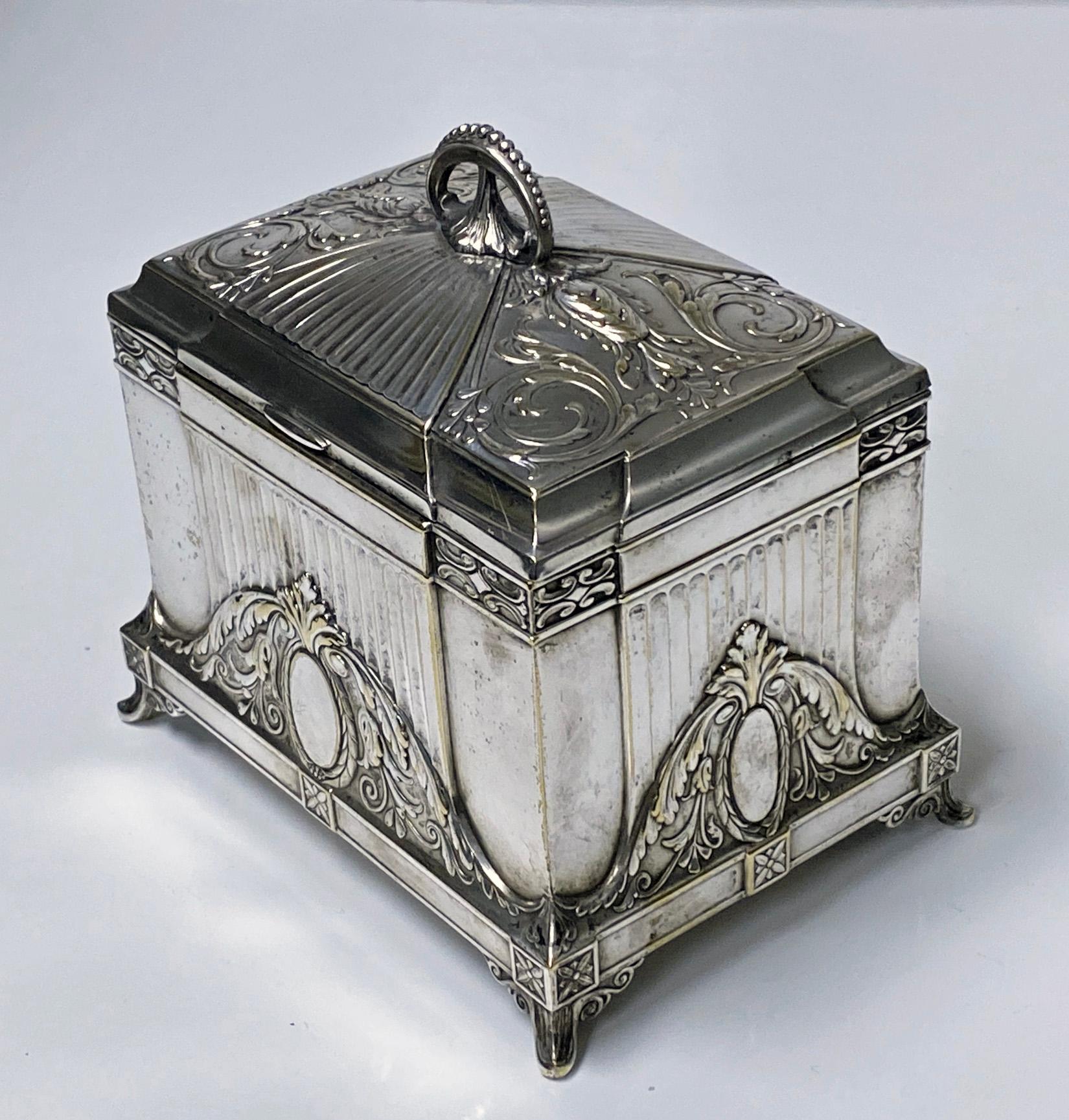 WMF Jewellery Box Jugendstil Secessionist Silver Plate, Germany, circa 1900 In Good Condition In Toronto, ON