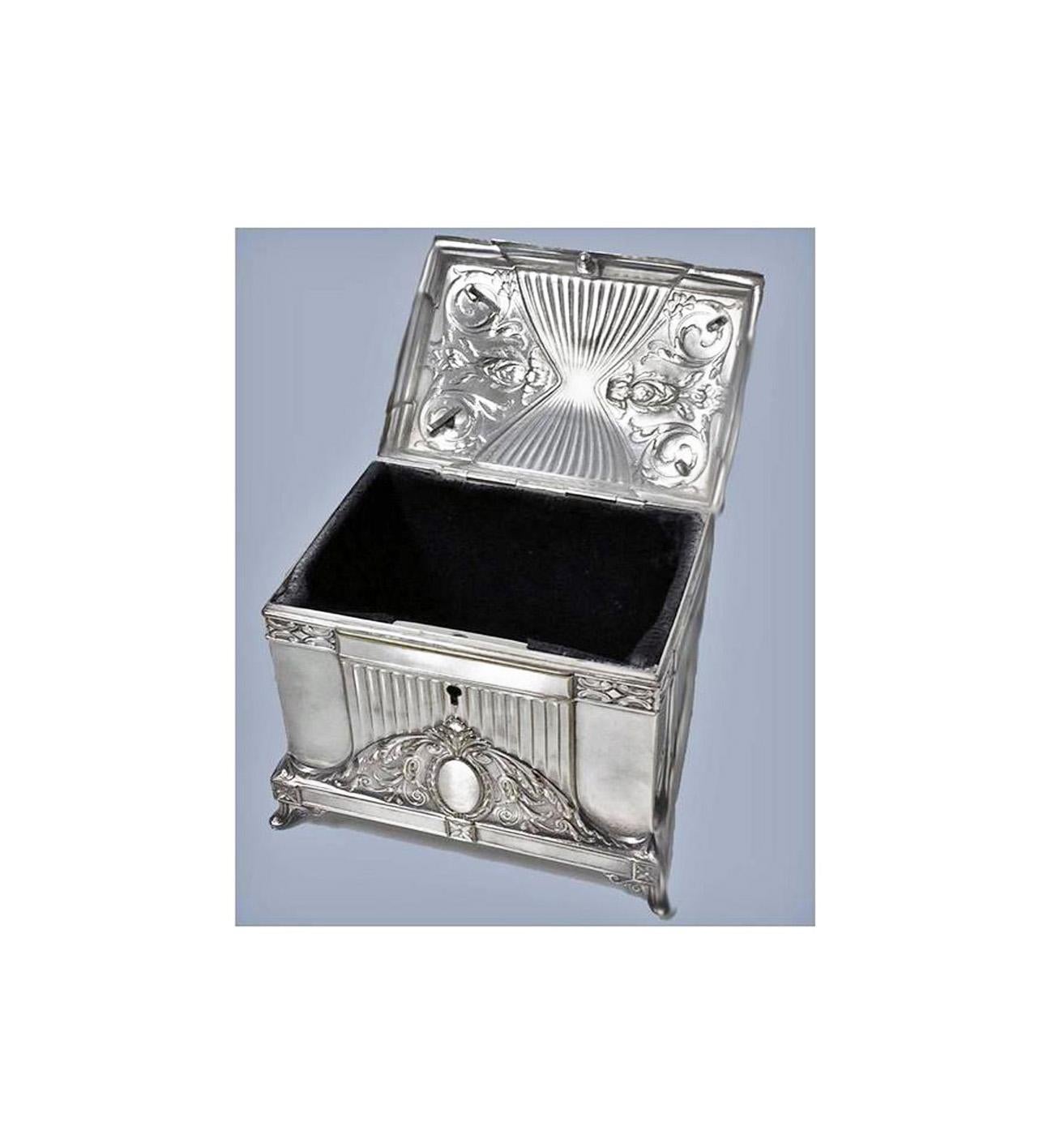 WMF Jewellery Box Jugendstil Secessionist Silver Plate, Germany, circa 1900 In Good Condition In Toronto, Ontario