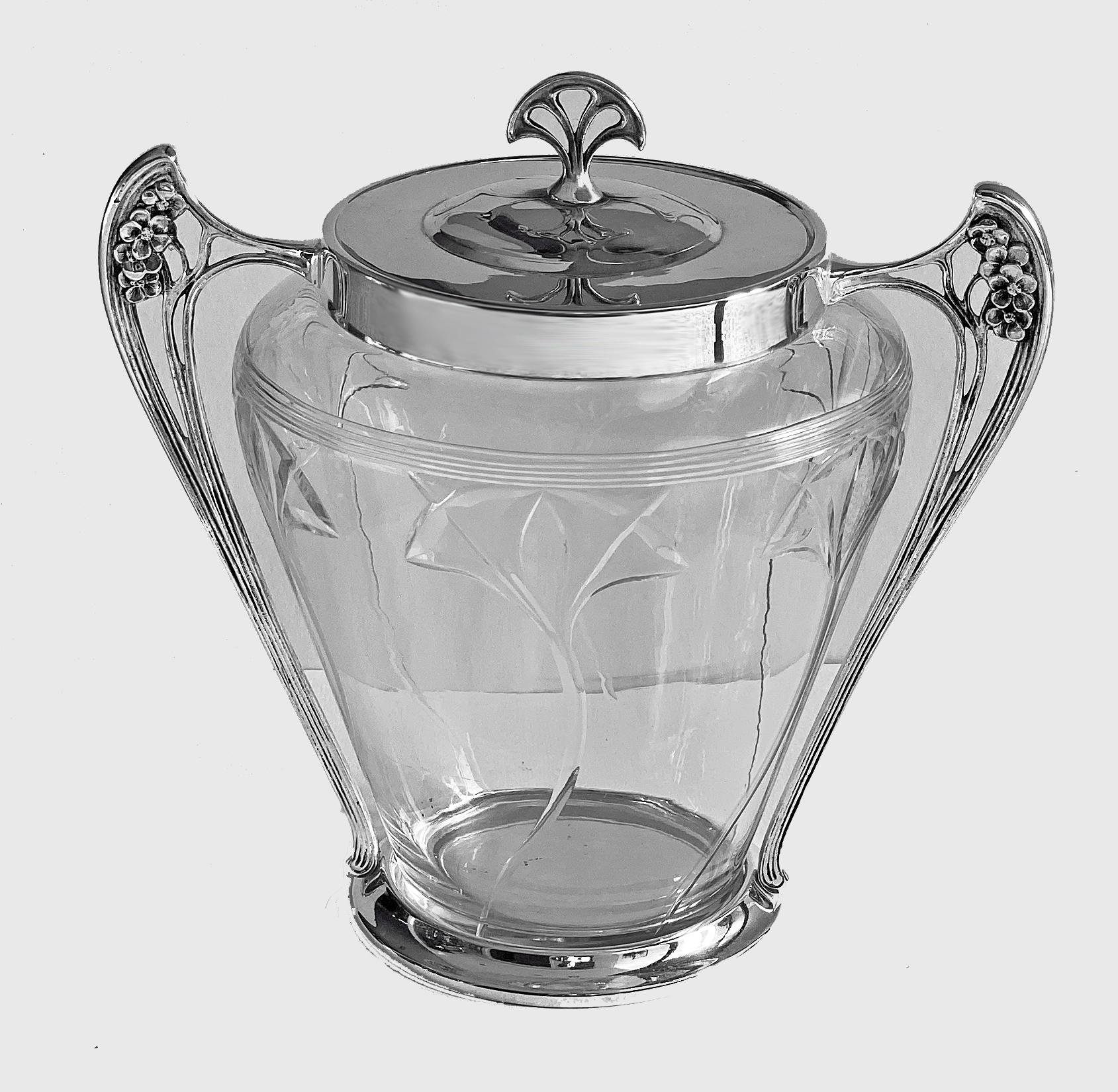 Jugendstil Art Nouveau secessionist silver plated stylized cut-glass biscuit box. Made in Geislingen, Germany, circa 1905 by WMF. The silver plate mount on circular base, supporting stylized handles, polished surround collar. Detachable plain