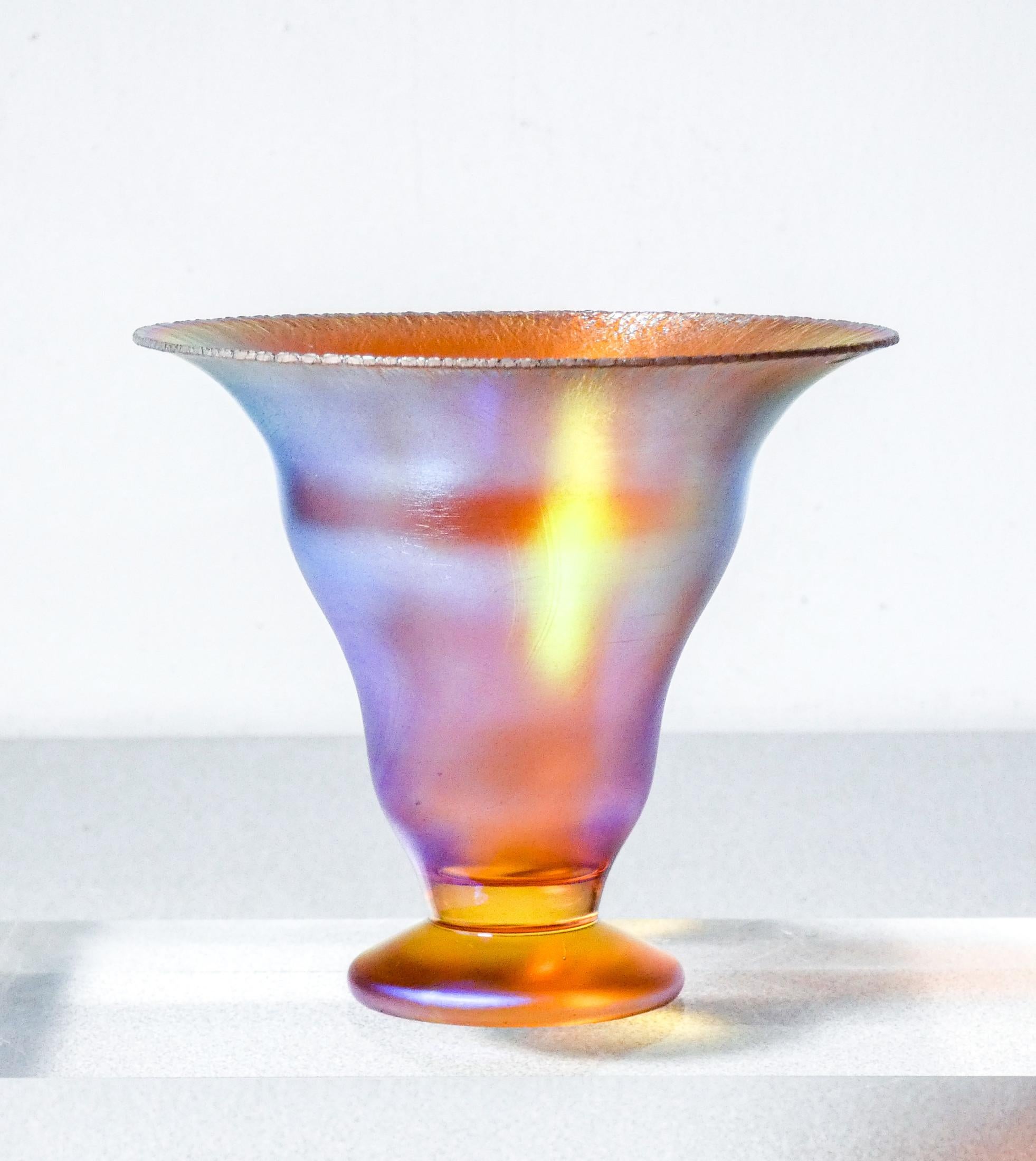 Wmf Myra-Kristall. Small Iridescent Blown Glass Vase, Germany, 1930s In Good Condition In Torino, IT