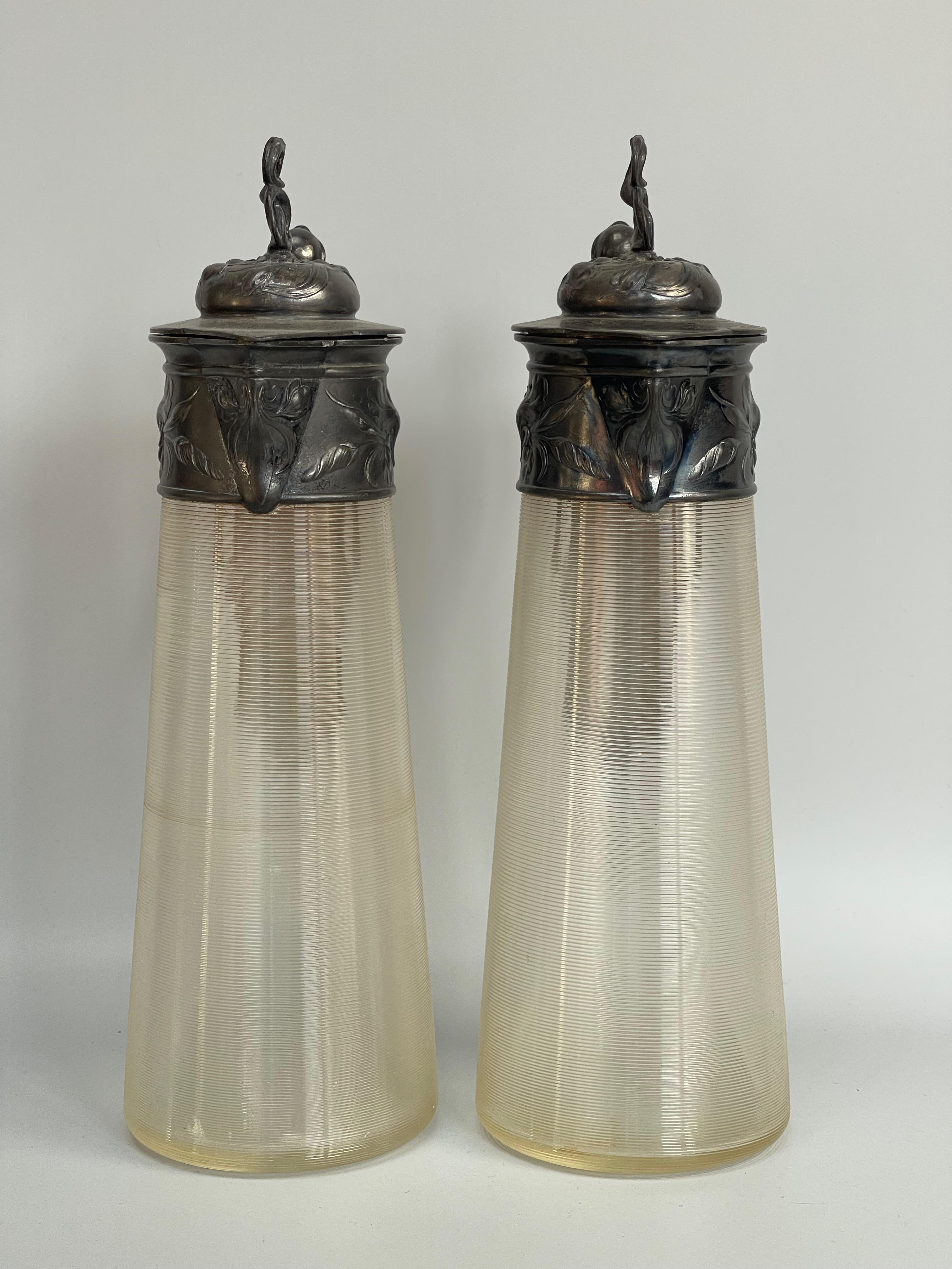 Pair of silver metal ewers with floral decoration circa 1900 stamped WMF.
In very good condition, some wear due to age.

Measures: Diameter: base 10.5 cm
Height: 33.5cm
Weight: 2.5 Kg

The foundation: Metallwarenfabrik Straub & Schweizer
In