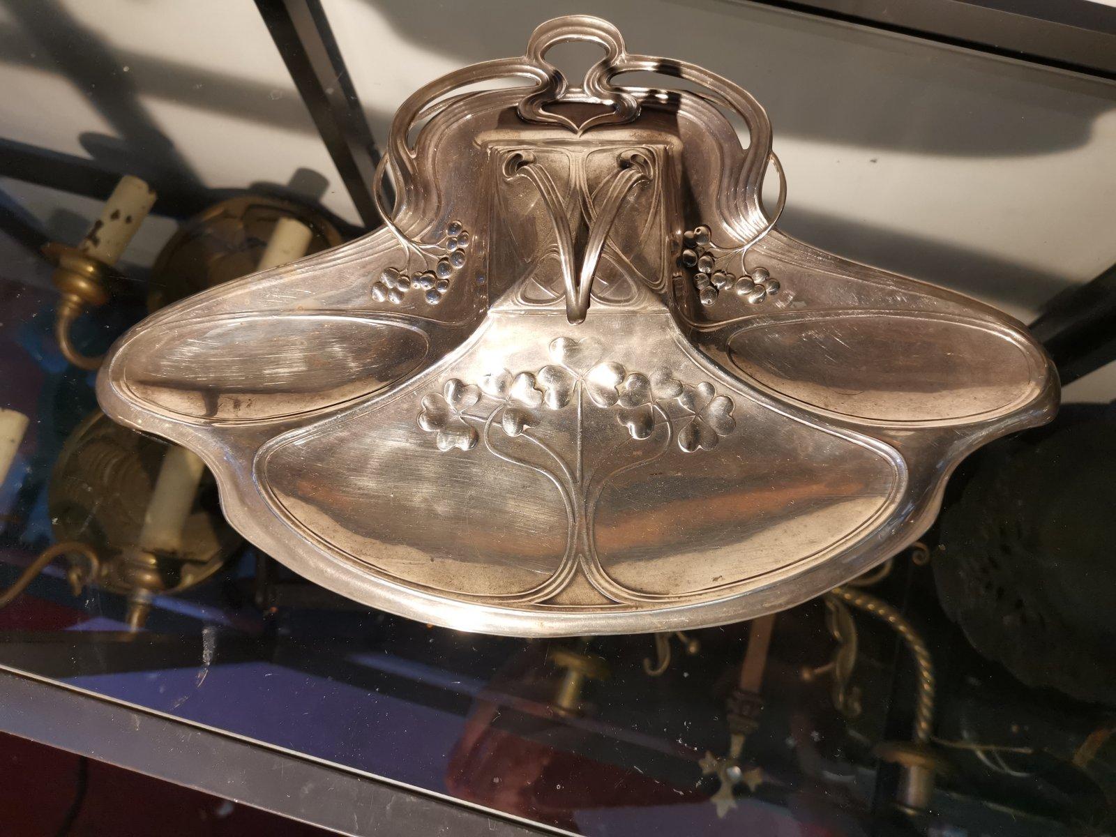 WMF. Secessionist Art Nouveau Pewter Inkstand. Germany.
The inkstand is of rectangular organic form with stylized clovers to the front border, plain deep welled front and smaller side sections, the raised inkwell section with a hinged stylized