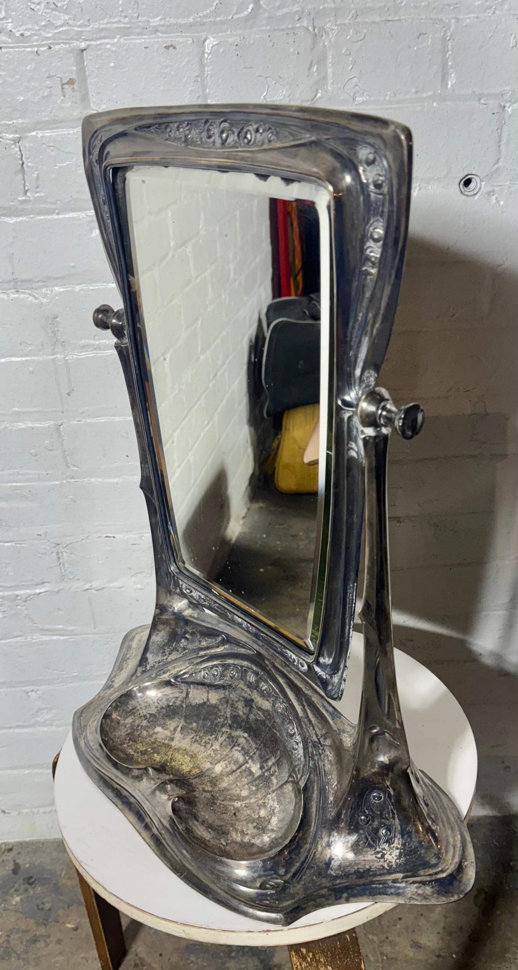 Début du 20ème siècle WMF Miroir de courtoisie ART NOUVEAU en métal argenté en vente