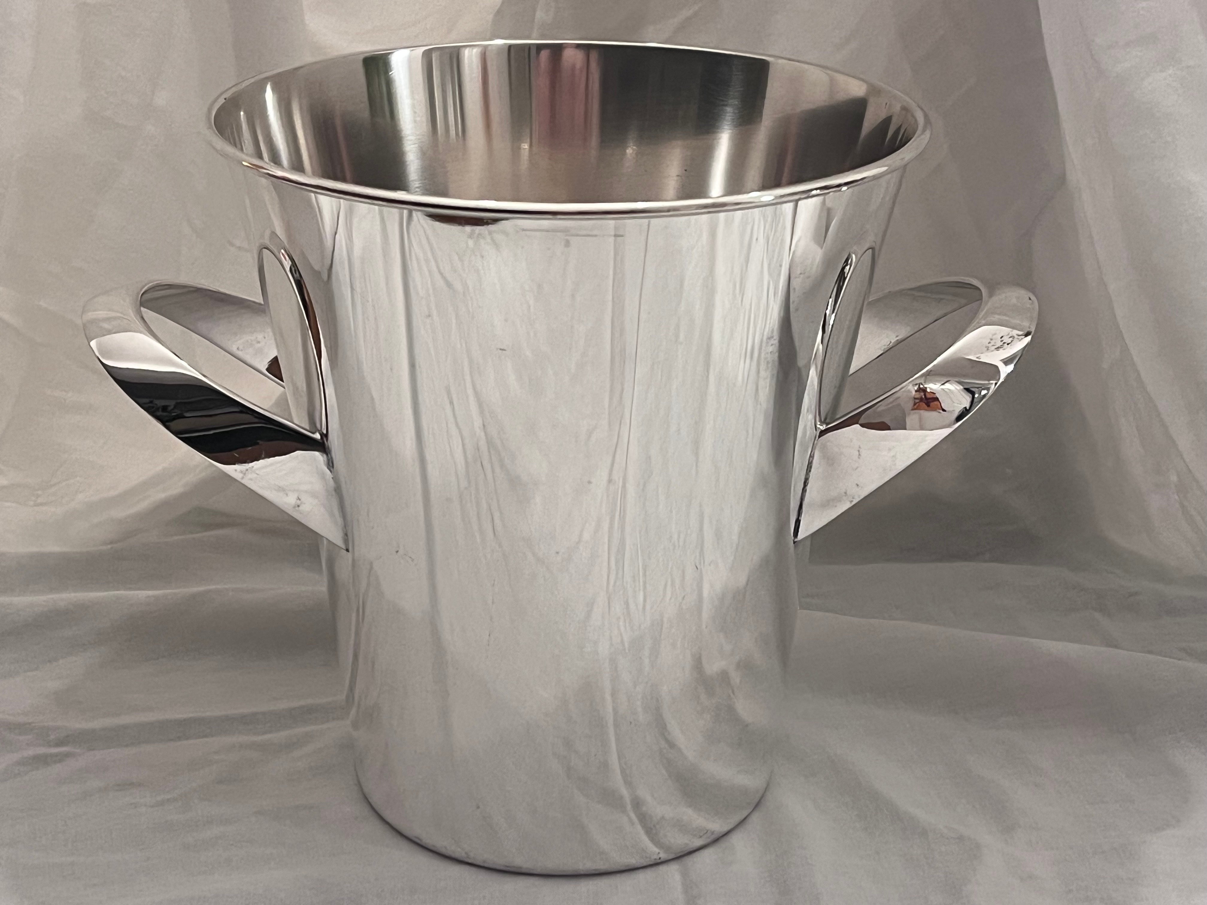 A mid century era, circa 1950's champagne or wine bucket in silver plate designed by Kurt Mayer for WMF. Württembergische Metallwarenfabrik was established sometime in the 1880's as previous iterations of the predecessor companies were joined. In