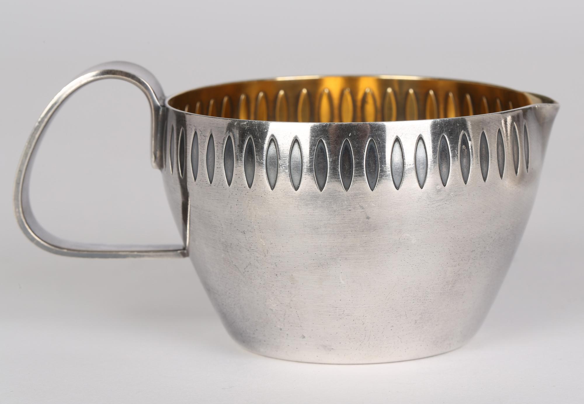 WMF 'Würtemburgische Metallwaren Fabrik' Art Deco Silver Plated Sugar Bowl & Jug In Good Condition For Sale In Bishop's Stortford, Hertfordshire