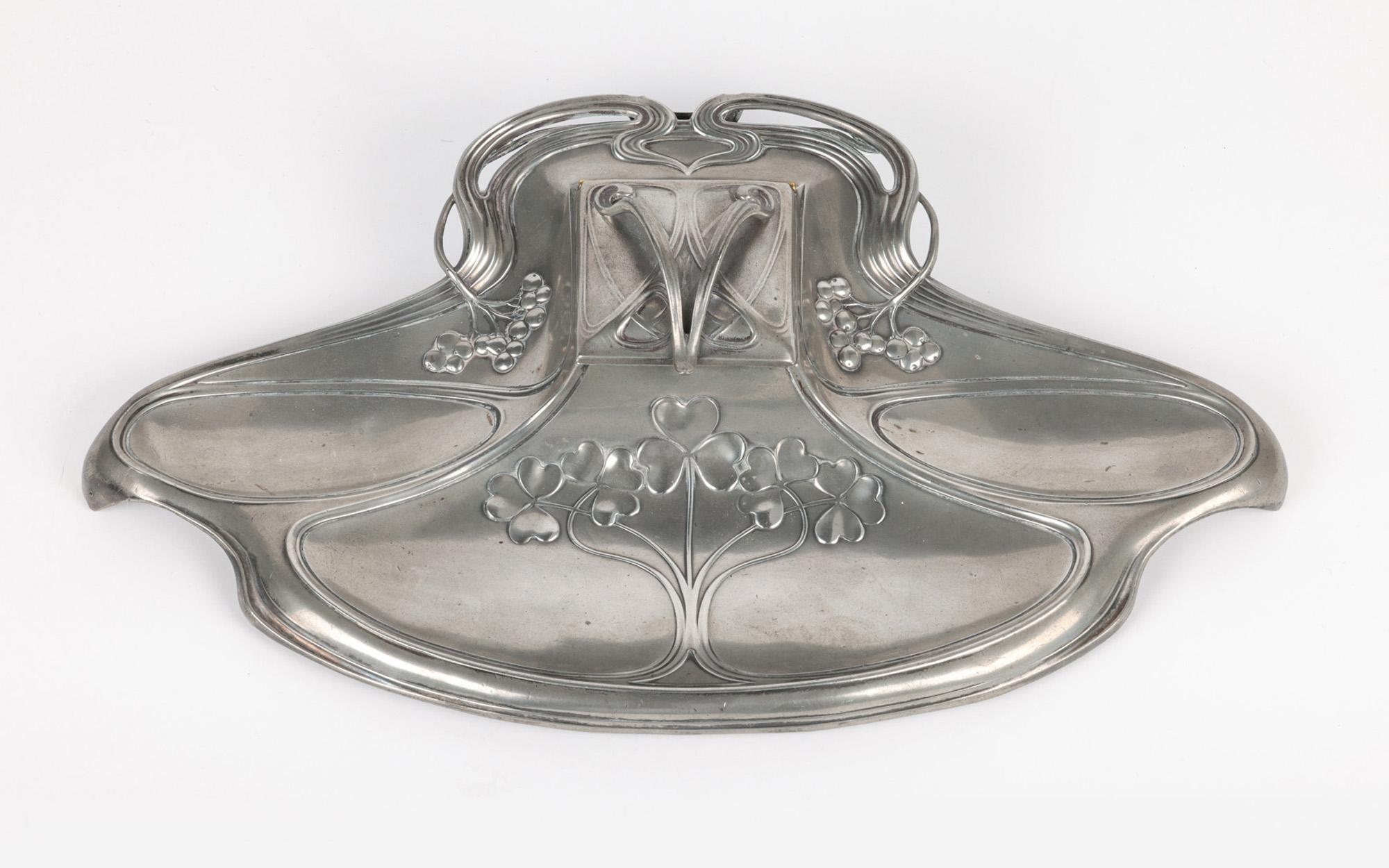 WMF Württembergische Metallwaren German Jugendstil Pewter Desk Stand and Inkwell In Good Condition For Sale In Bishop's Stortford, Hertfordshire
