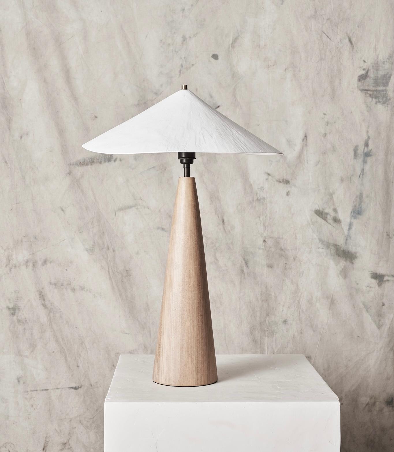 Britannique Lampe de table Wobble, ébénisée en vente