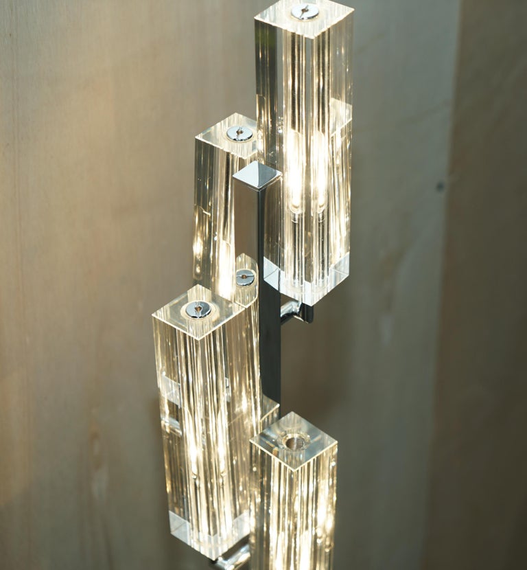 Wofi Leuchten Chrome Floor Standing Lamp with Lovely Light Covers For Sale 9