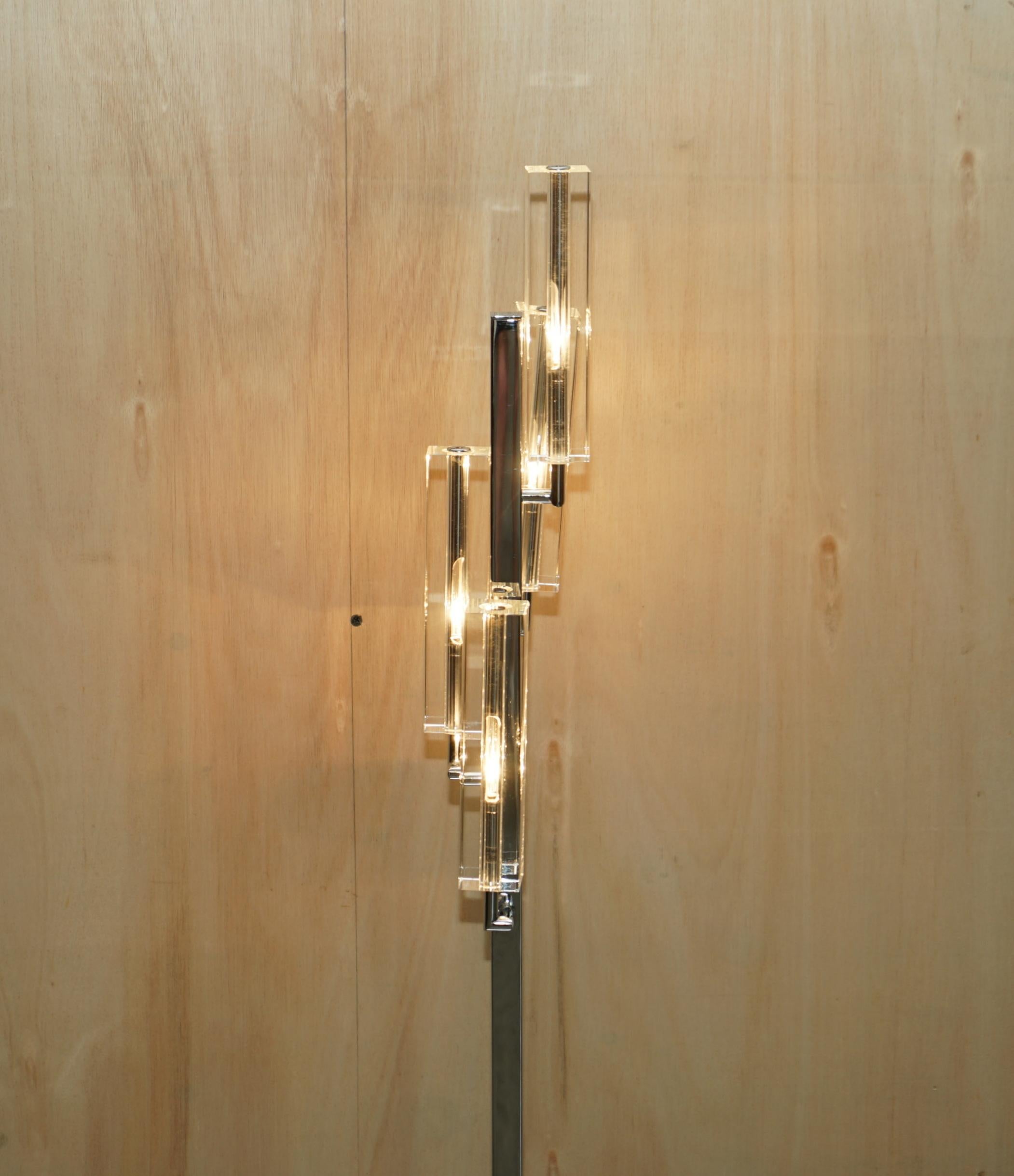 Wofi Leuchten Chrome Floor Standing Lamp with Lovely Light Covers For Sale 9