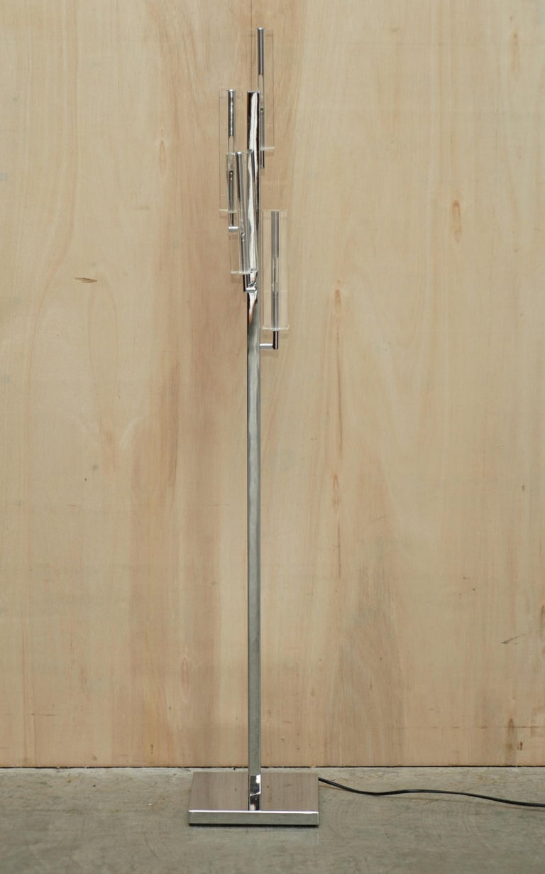 We are delighted to offer for sale this lovely original Wofi Leuchten floor standing lamp

A good looking well made and decorative floor lamp

This piece comes complete with the original dimmer switch and four cut glass crystal style