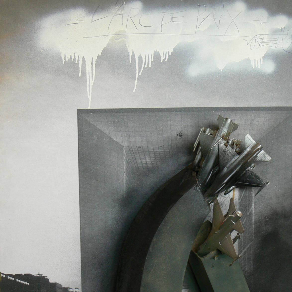 Kunstinstallation „L' Arc de Paix“ (Schirm des Friedens) von Wolf Vostell im Angebot 1