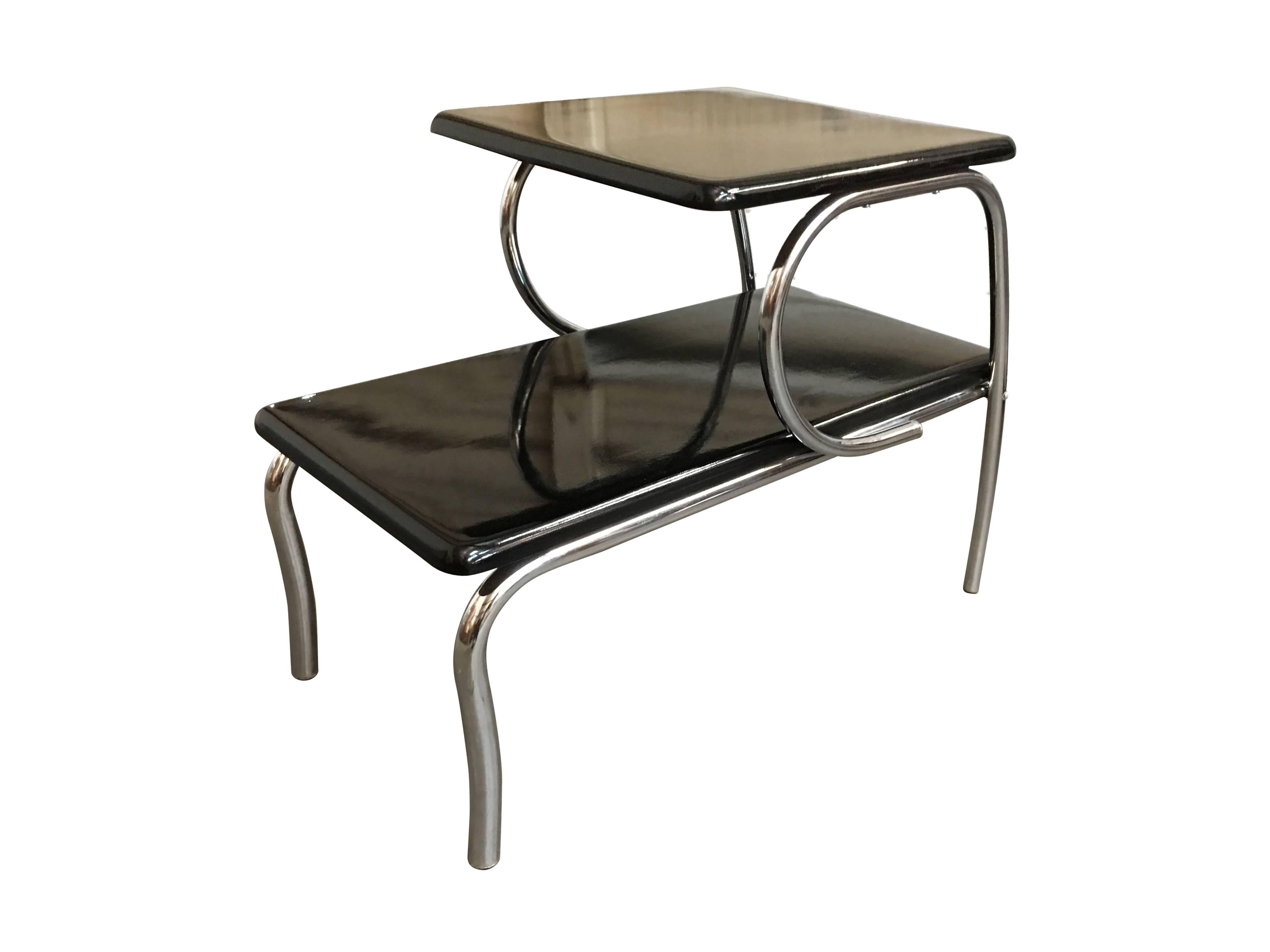 Streamlined Art Deco table inspired by Wolfgang Hoffmann. Chromed metal tubular 