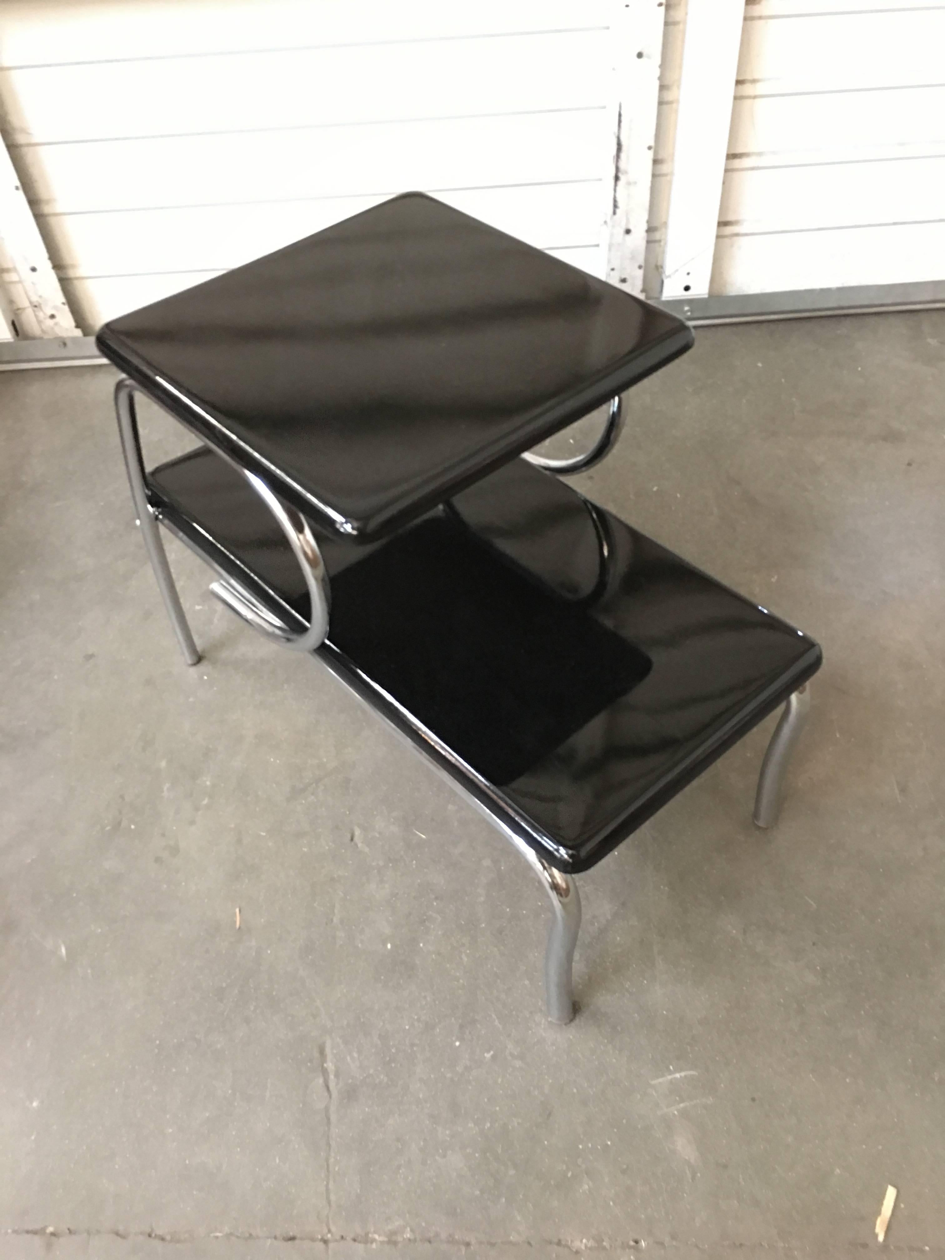 Wolfgang Hoffmann Style Art Deco Chrome & Micarta Side Table In Excellent Condition For Sale In Van Nuys, CA