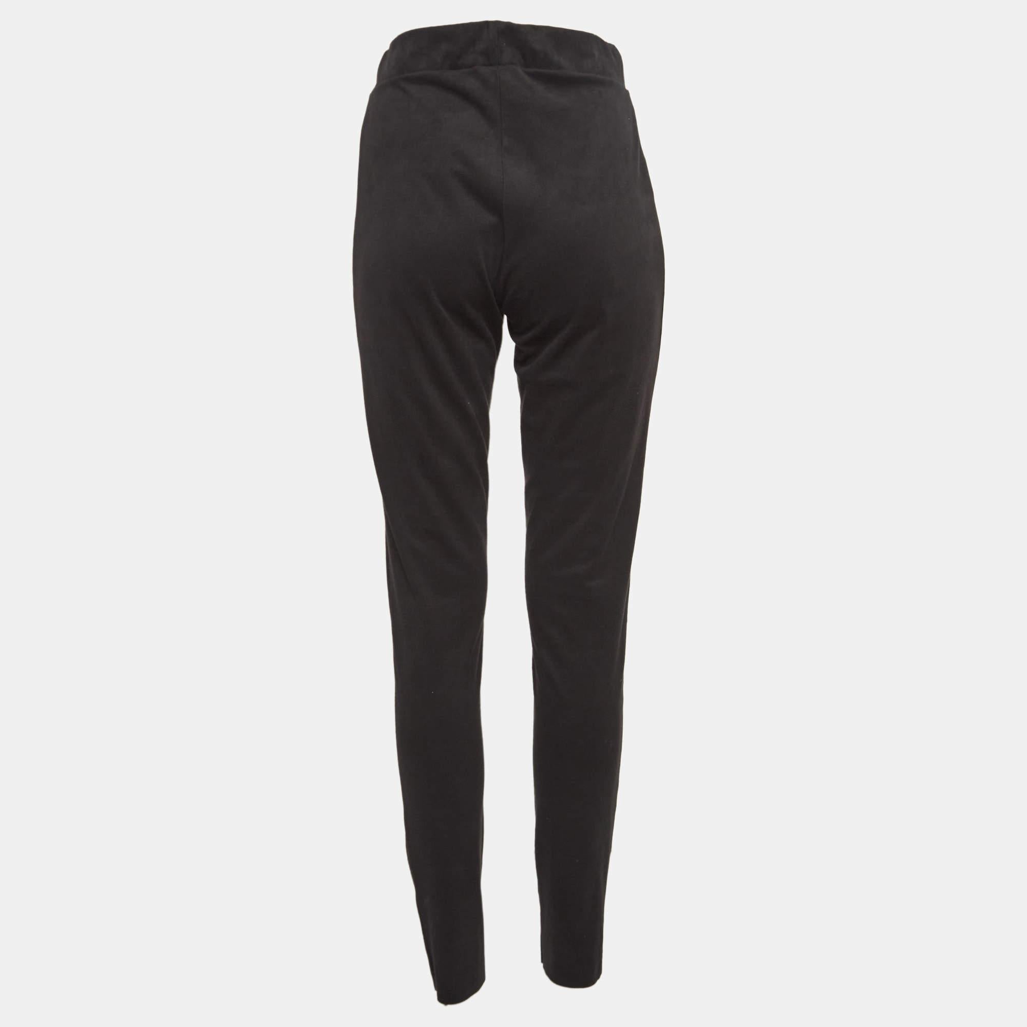 Un'alternativa più comoda ai jeans o ai pantaloni  I leggings sono un must dell'armadio. Questo modello Wolford è realizzato in pelle scamosciata elasticizzata e tagliato per offrire un'ottima vestibilità. Il paio presenta un design pulito in nero.