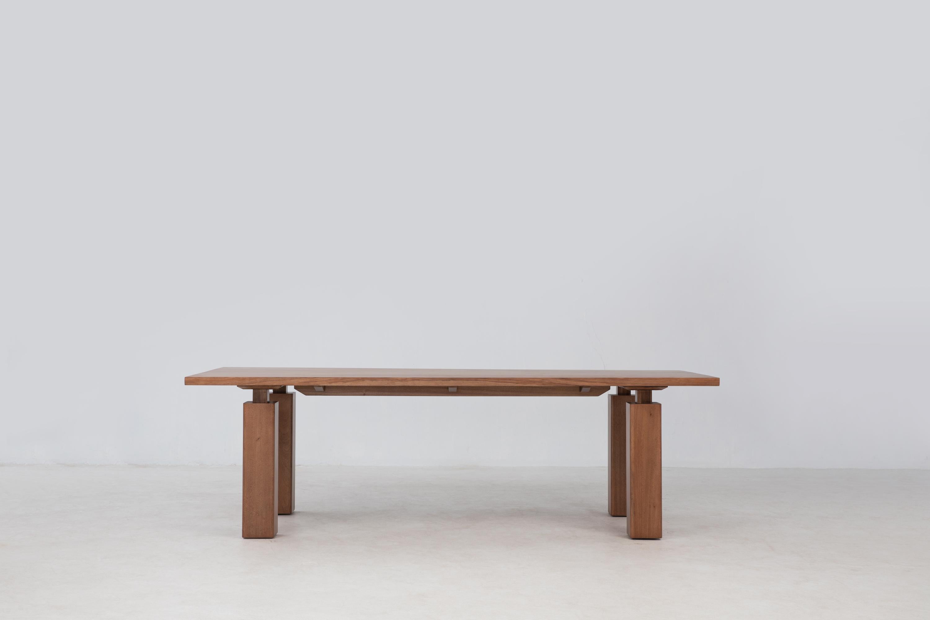 Minimaliste Table de salle à manger Wolo 98, table minimaliste en ambre en vente