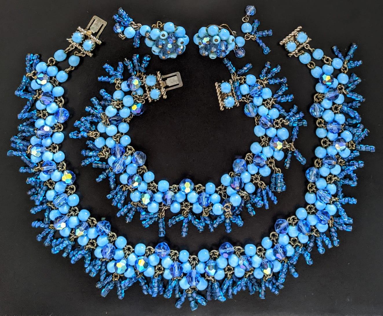 Magnificent and very RARE SET:
NECKLACE + BRACELET + EARRINGS Clips,
50s vintage,
in glass and glass paste,
by haute couture designer WOLOCH,
good condition.

BRACELET: length 20 cm, width 4 cm, weight 48 g,
COLLAR: length 37 cm, width 3.5 cm,