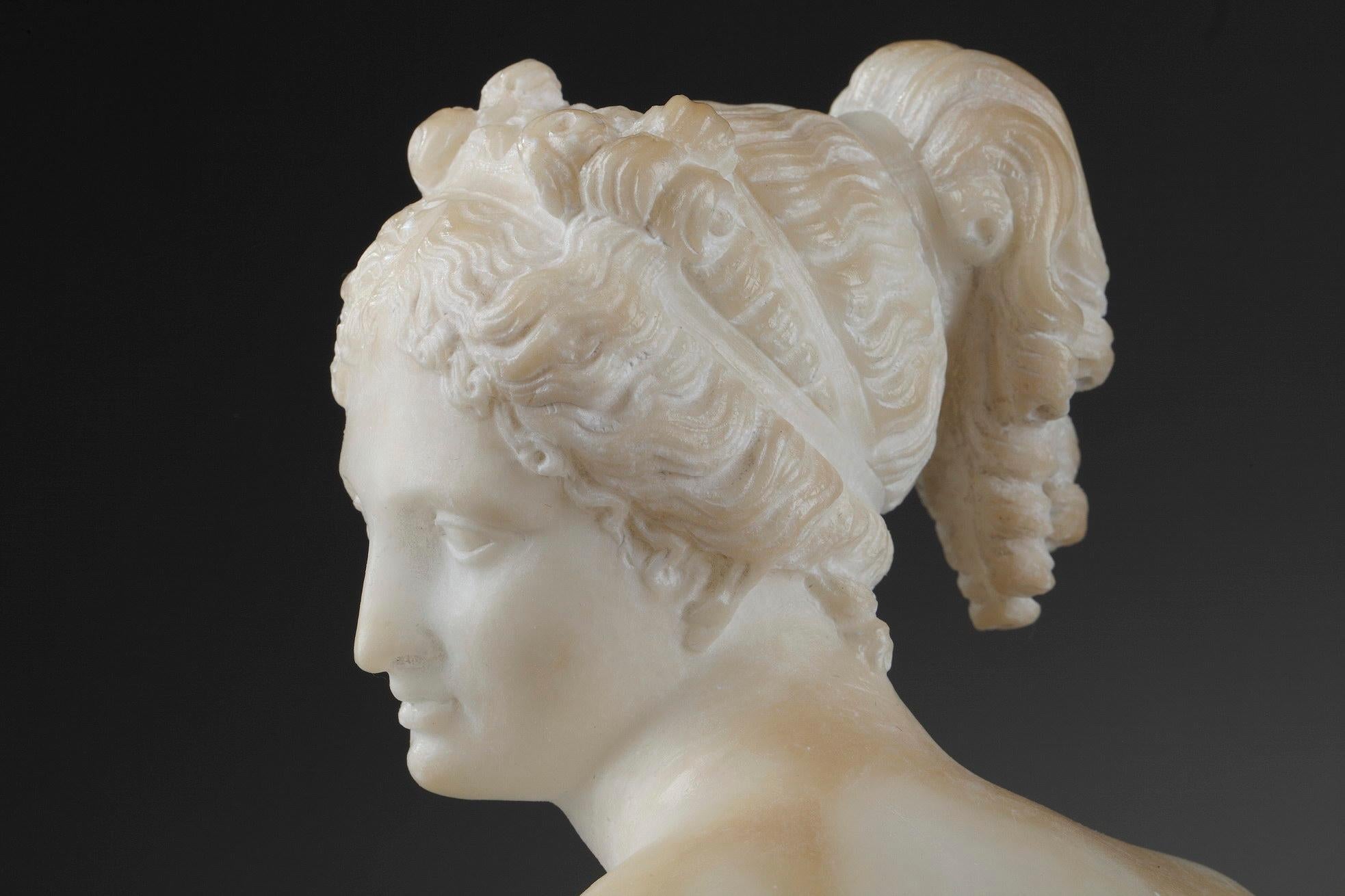 « Femme après sa salle de bains », sculpture en albâtre, d'après Antonio Canova 9