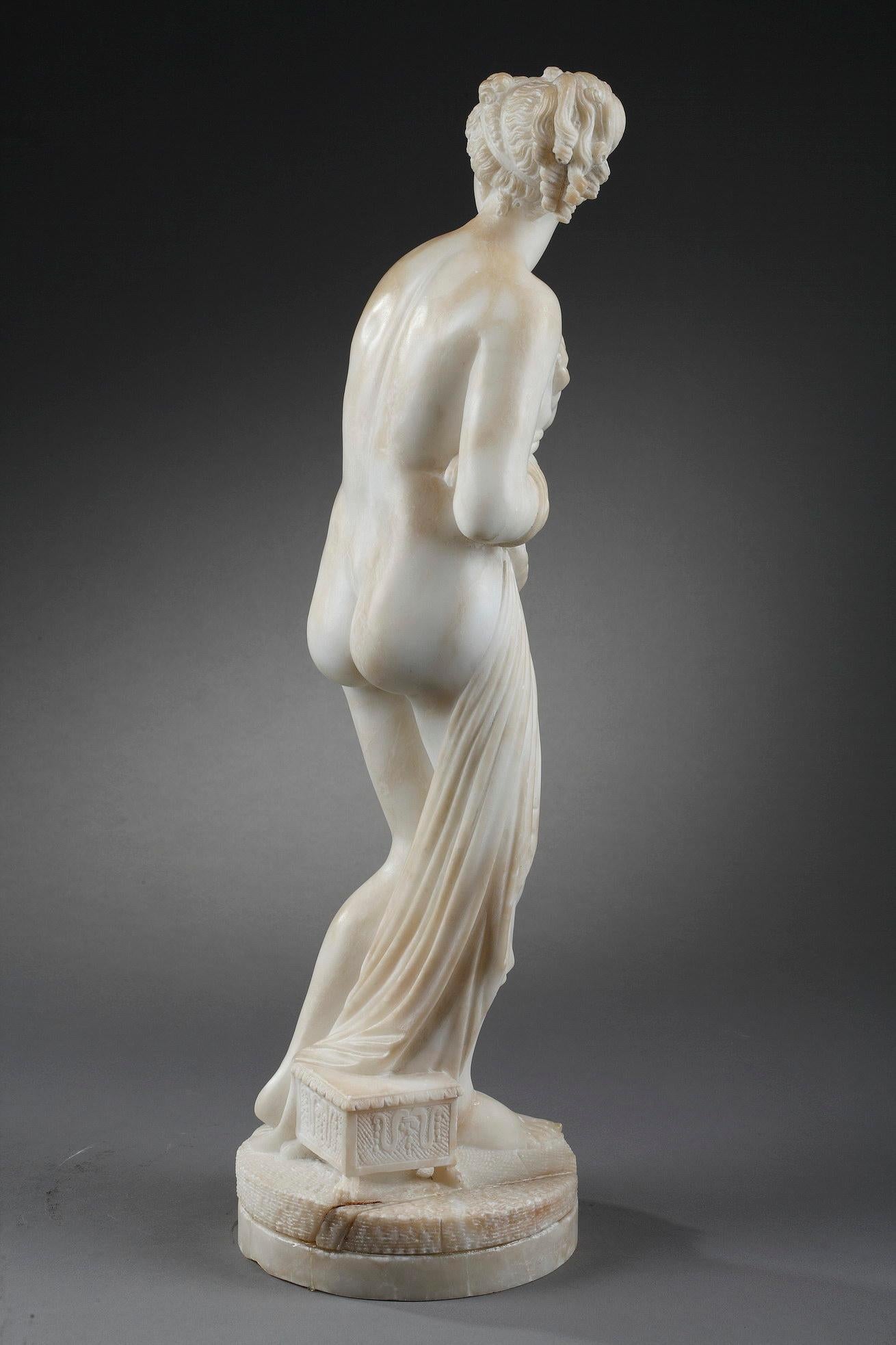 « Femme après sa salle de bains », sculpture en albâtre, d'après Antonio Canova Bon état à Paris, FR