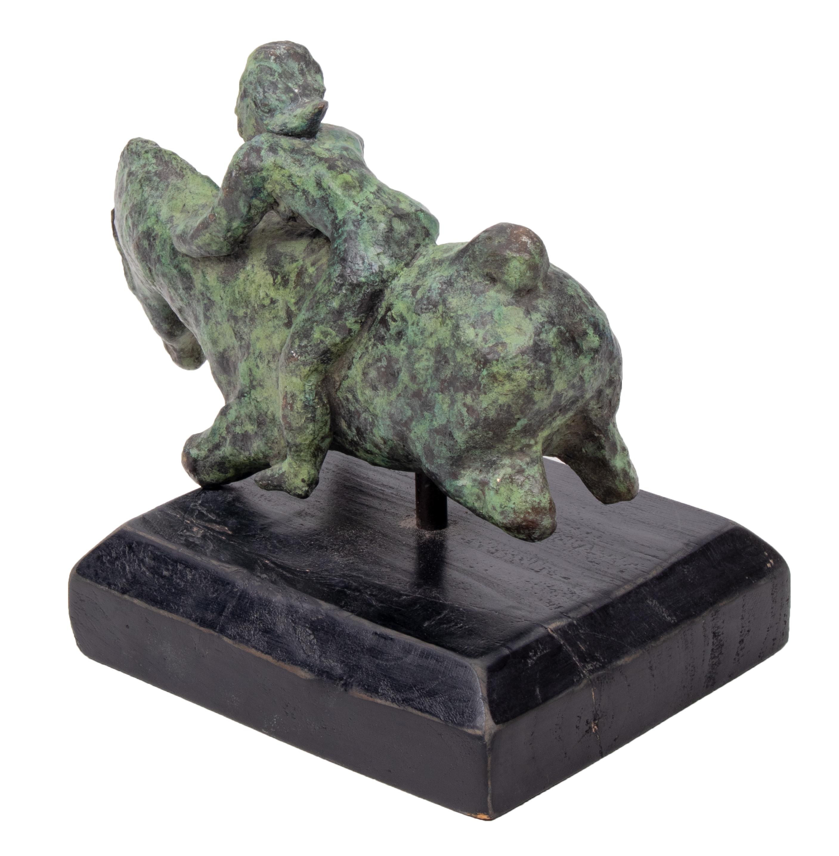 Abstrakte Bronzefigur 