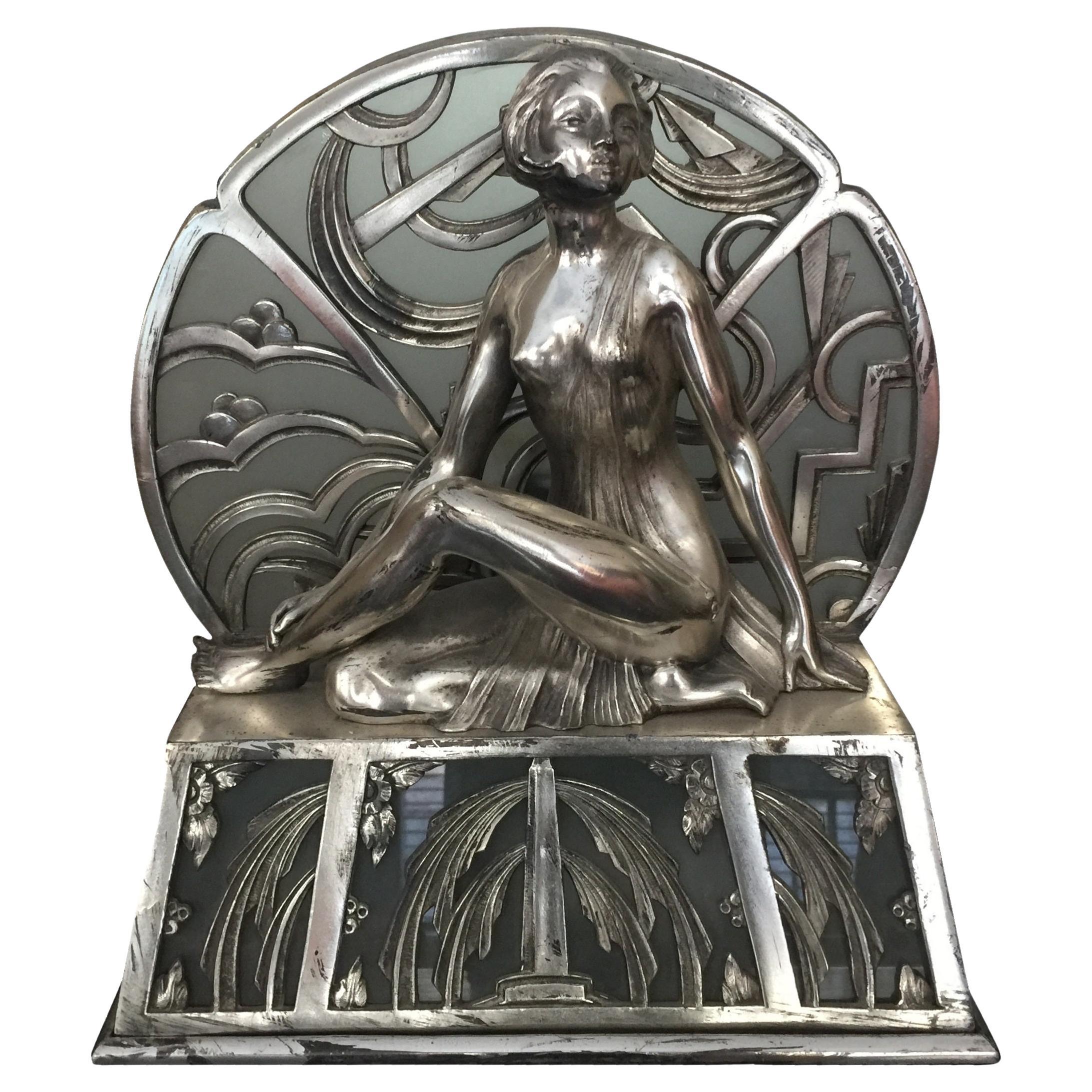 Lampe de table Art Déco Femme, France, verre et métal plaqué argent, 1920 en vente