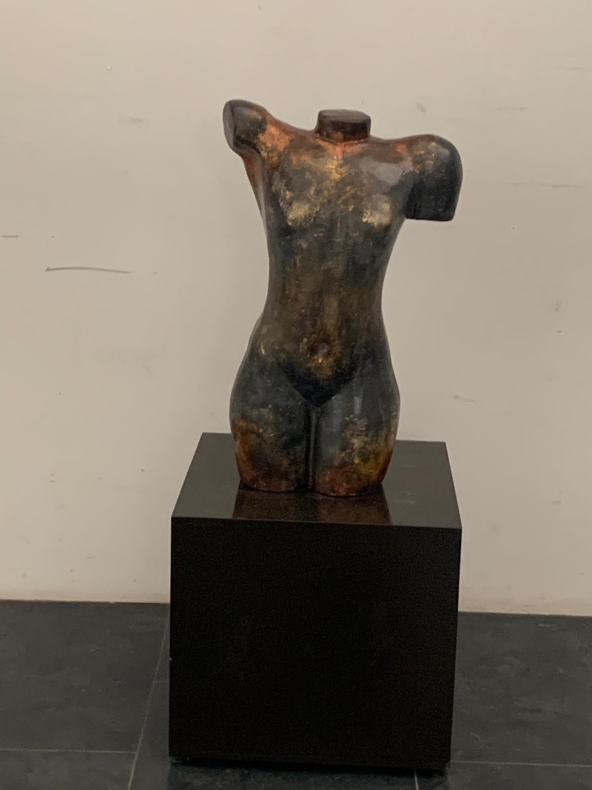 Busto di donna in resina patinata con cromo metallico, anni '90 in vendita 6