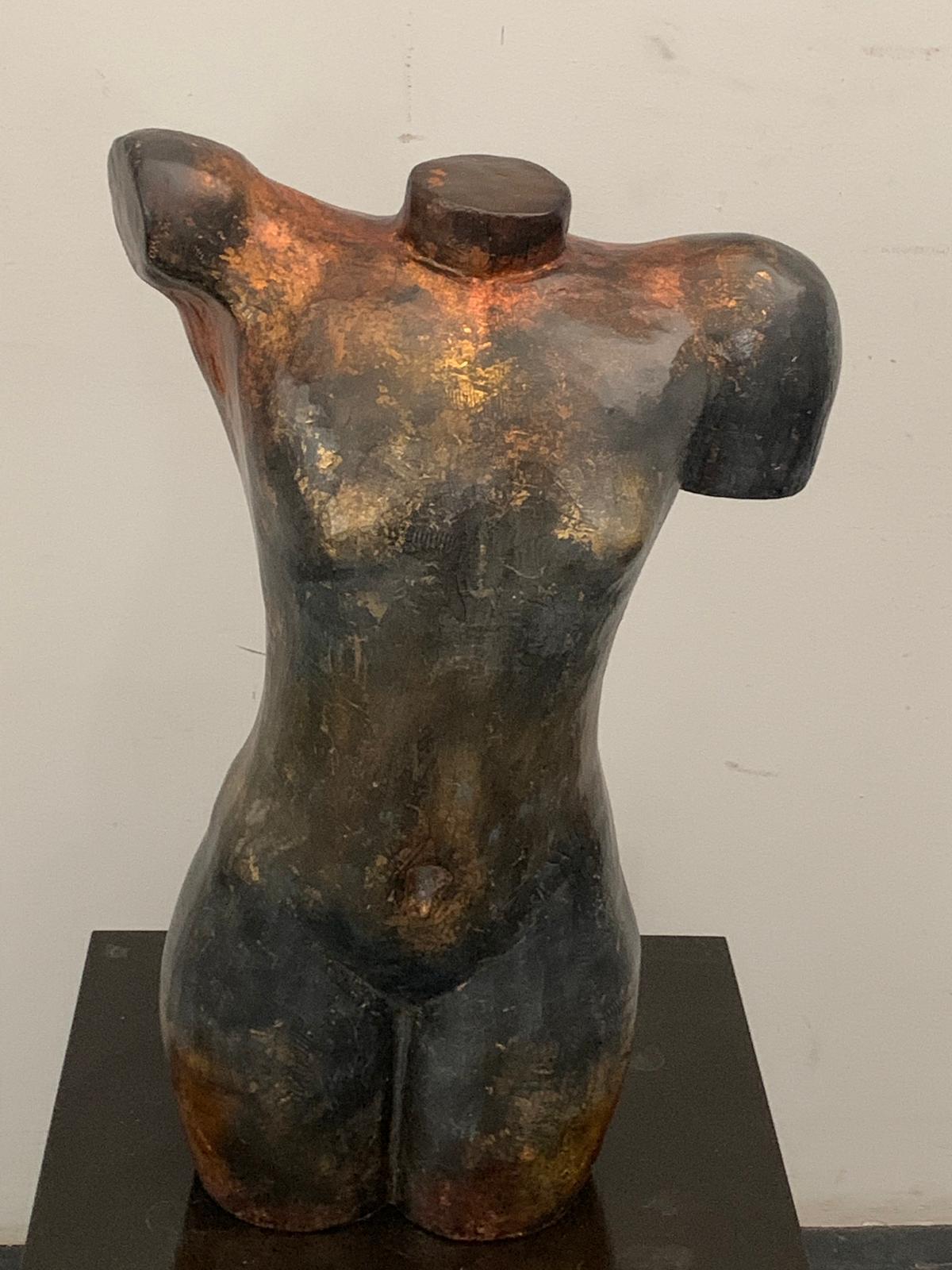 Busto di donna in resina patinata con cromo metallico, anni '90 in vendita 3