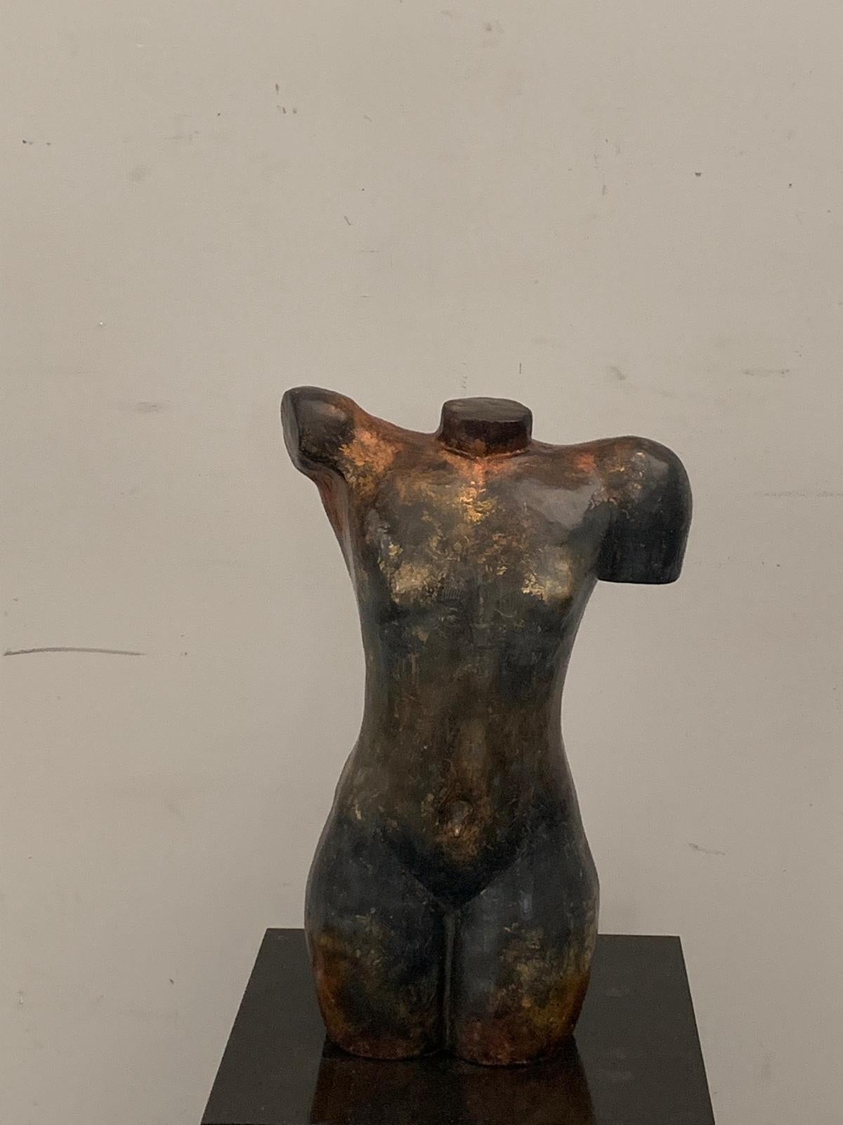 Busto di donna in resina patinata con cromo metallico, anni '90 in vendita 4