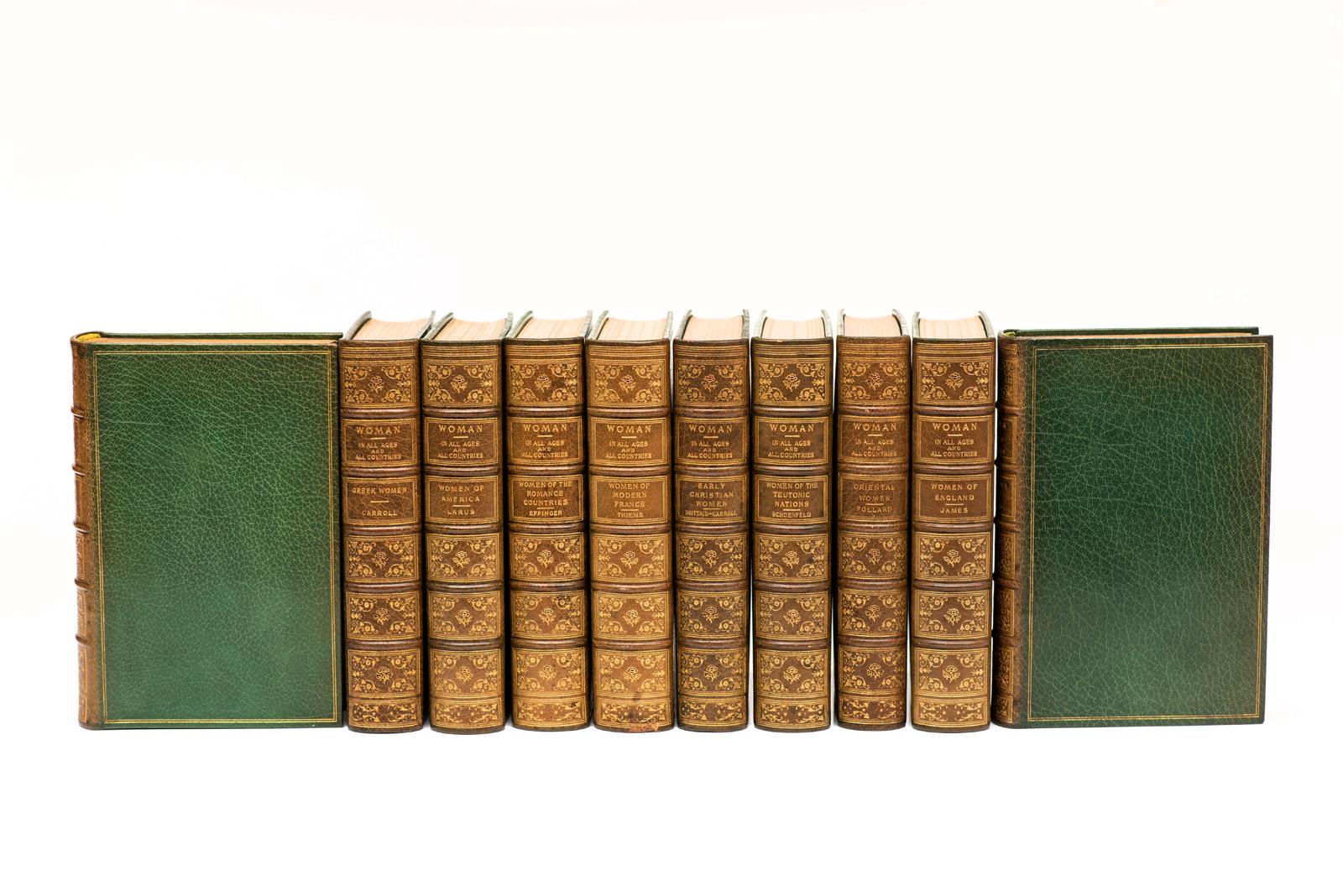 10 volumi. Autori vari. La donna in tutte le età e in tutti i paesi. Limitata a 25 esemplari, questa copia se L, stampata per la signora L. Bartlett. Rilegato in marocchino schiacciato blu pallido dell'editore, con i dorsi dorati, elaborate