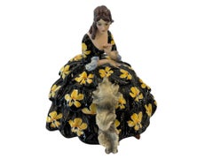 Woman in ceramic, style : Art Nouveau, Sign: ZSZ FS Nove Italy
