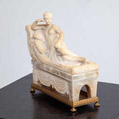 Mujer sobre triclinio, siglo XIX