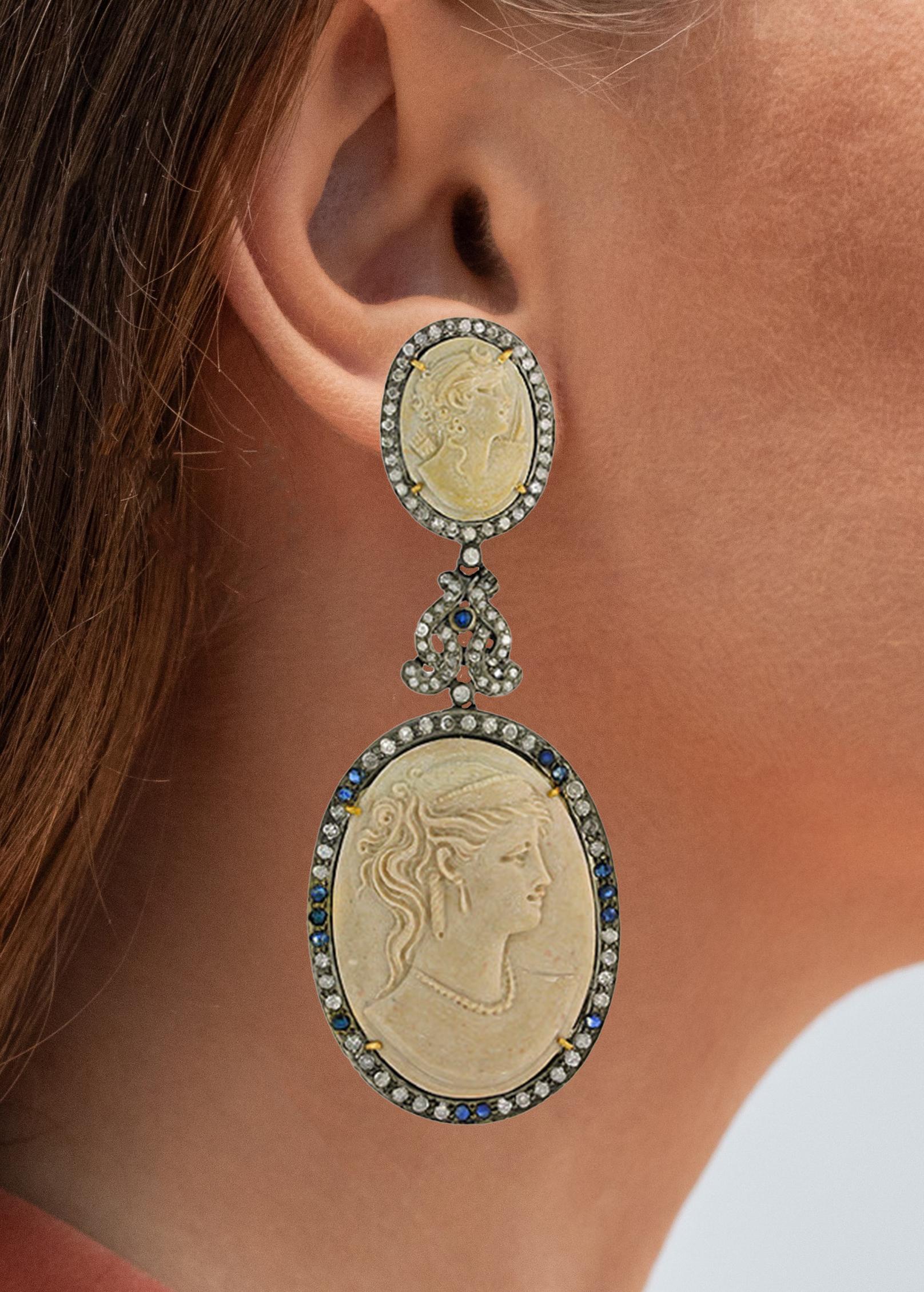 Art déco Boucles d'oreilles camée portrait de femme en coquillage avec saphirs et diamants  99,27 Carats en vente