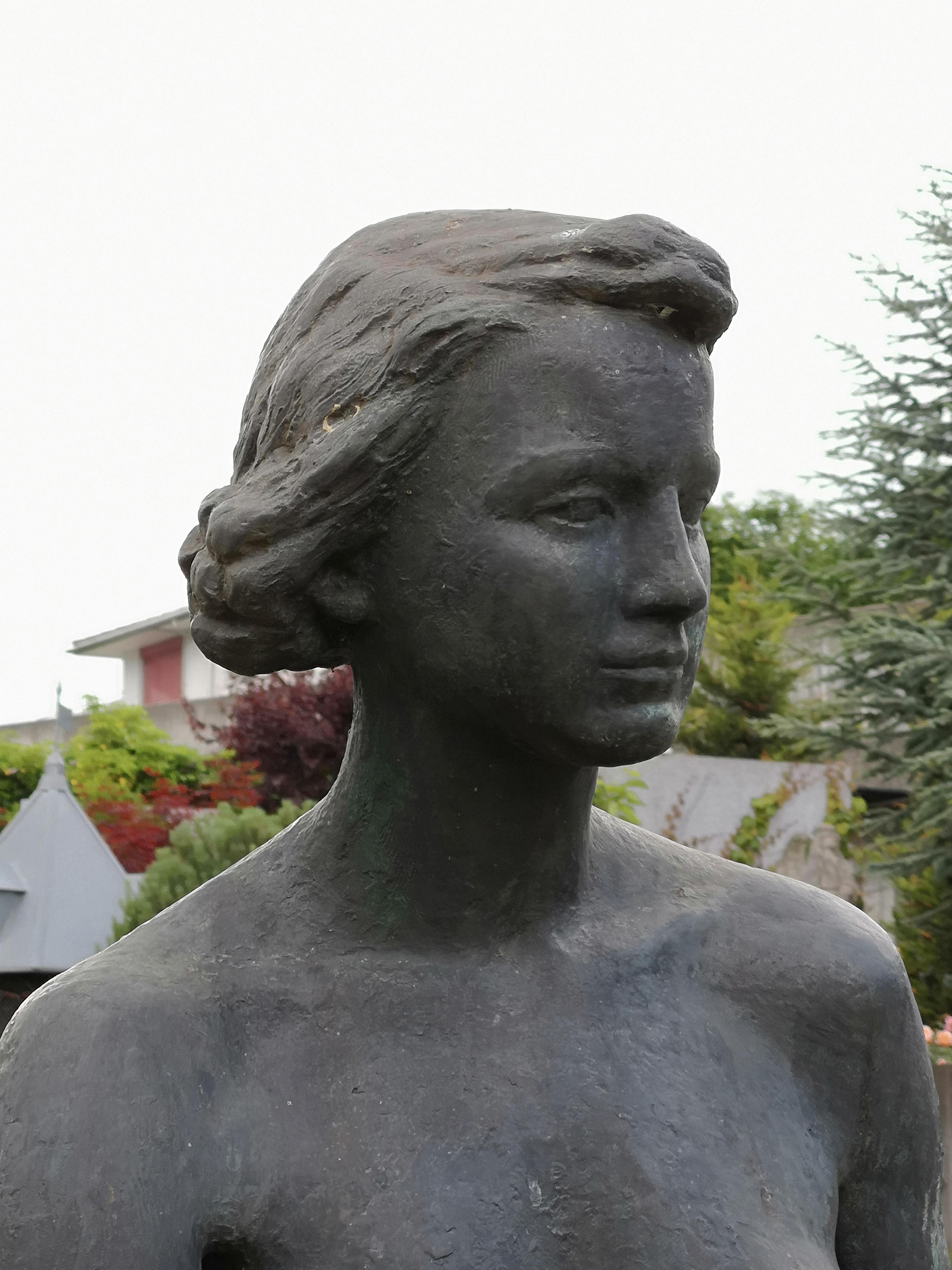 Woman Sculpture in Bronze, 1952 from Hanns Jörin, Switzerland In Good Condition For Sale In Gonten, CH