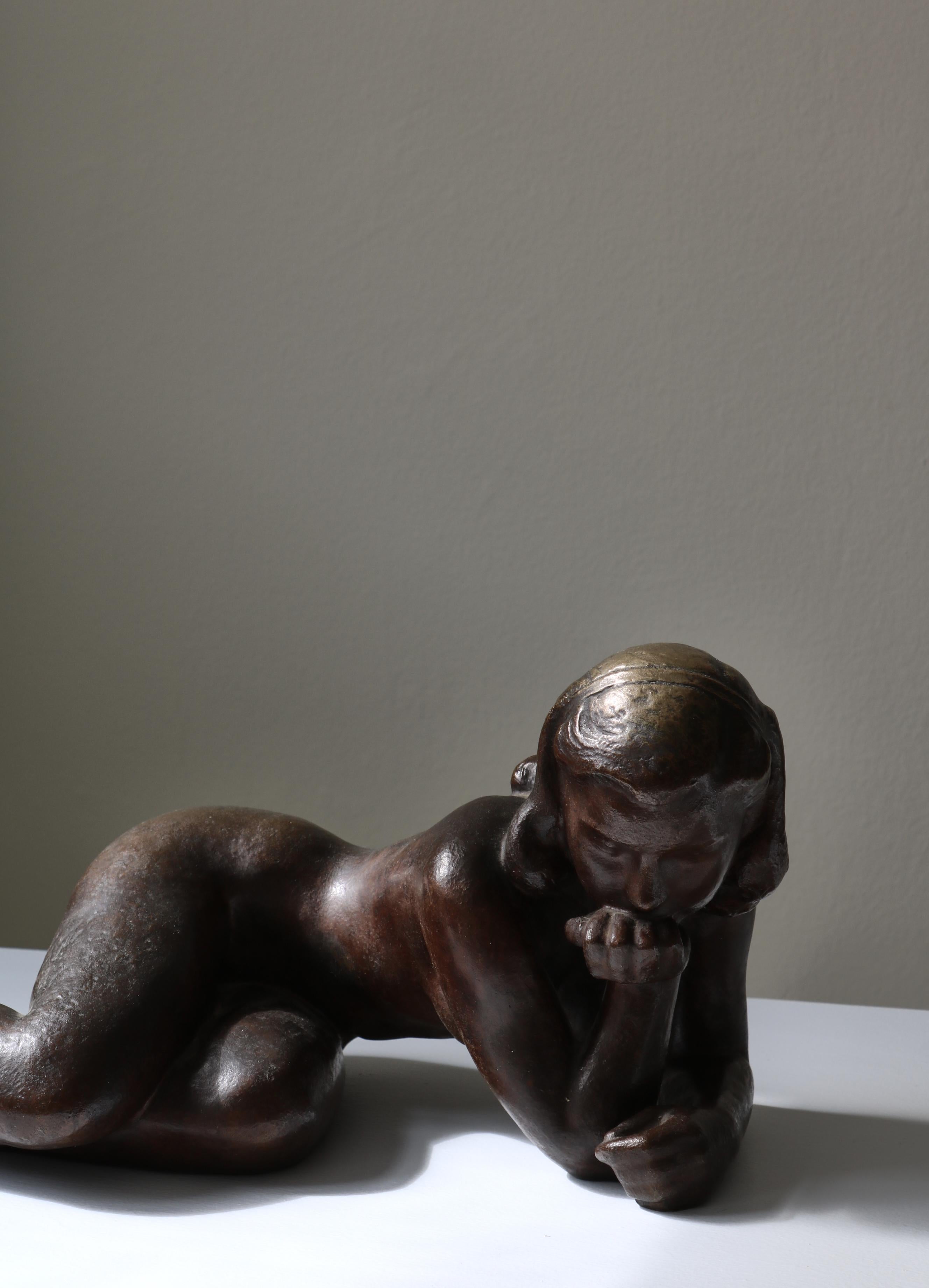 Scandinave moderne Grande sculpture de femme en bronze patiné par Johannes Hansen, Danemark, années 1940 en vente