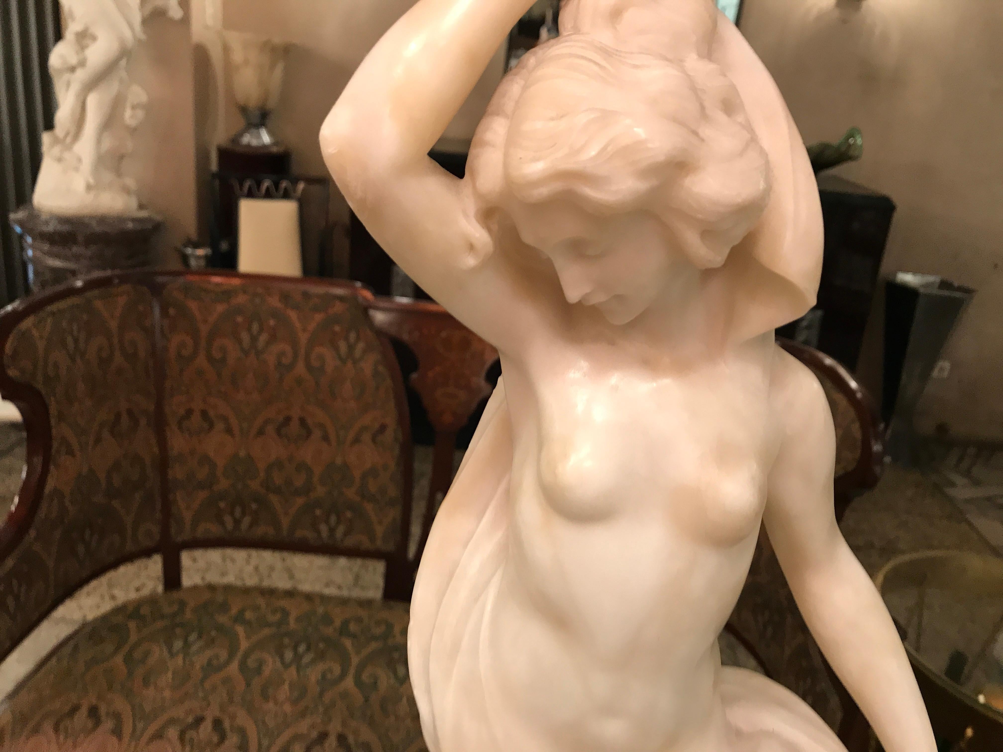 Woman Sculpture with Light in Marble, 1900, France, Jugendstil, Art Nouveau In Good Condition For Sale In Ciudad Autónoma Buenos Aires, C