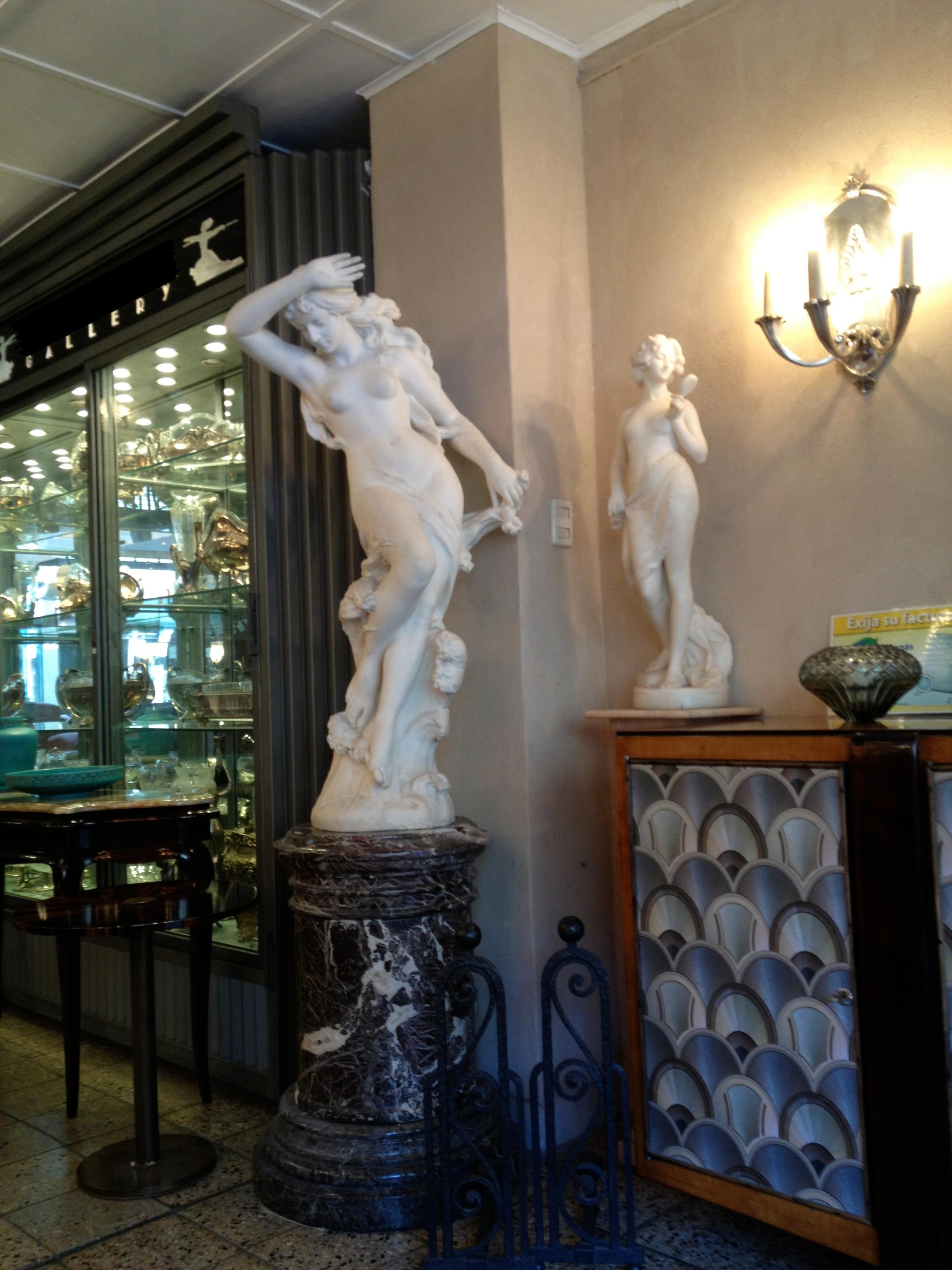Woman with mirror Sculpture in Marble Sign: Prof. Jory , Galleria Lapini Firenze For Sale 4