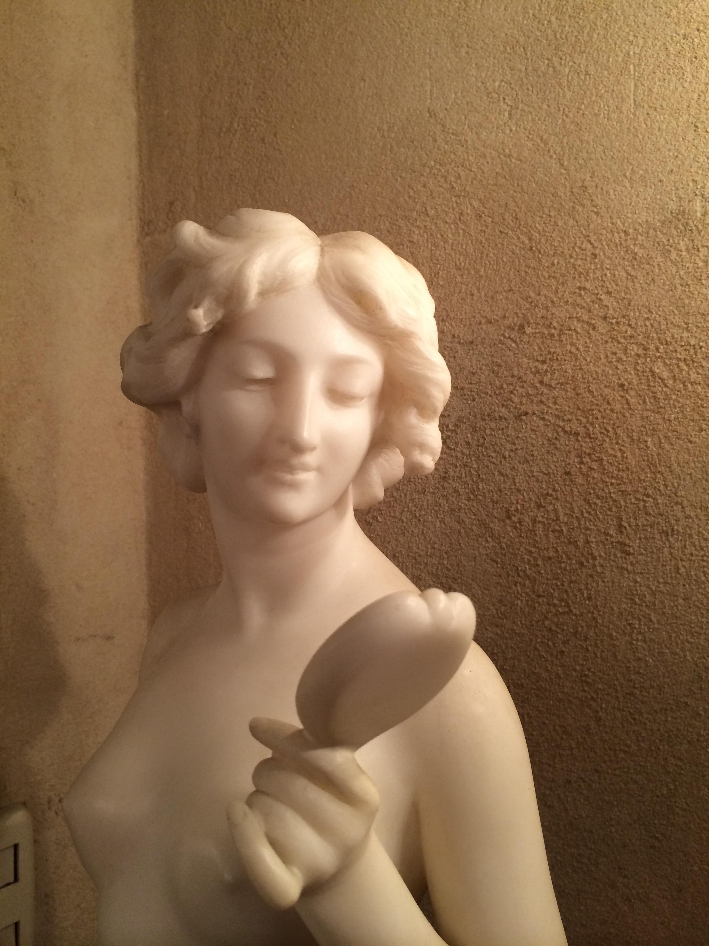 Woman with mirror Sculpture in Marble Sign: Prof. Jory , Galleria Lapini Firenze For Sale 1