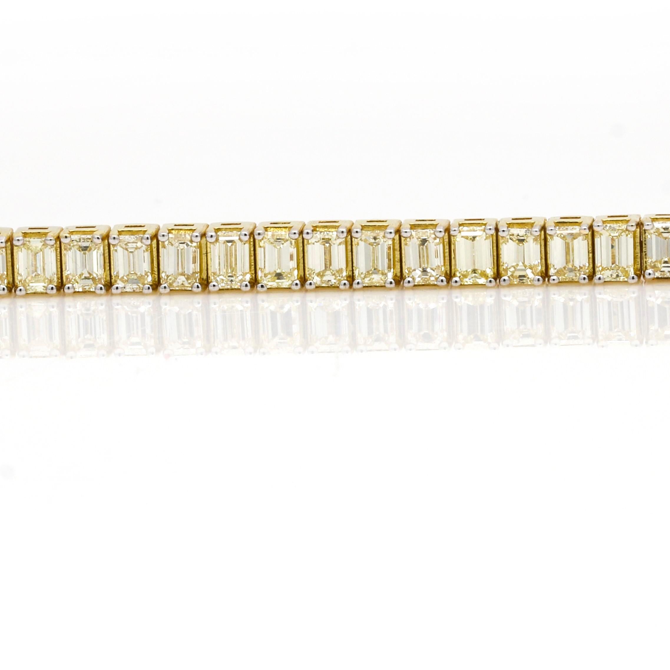Contemporain Bracelet tennis pour femme en or jaune 14 carats avec diamants taille émeraude de 8,97 carats en vente
