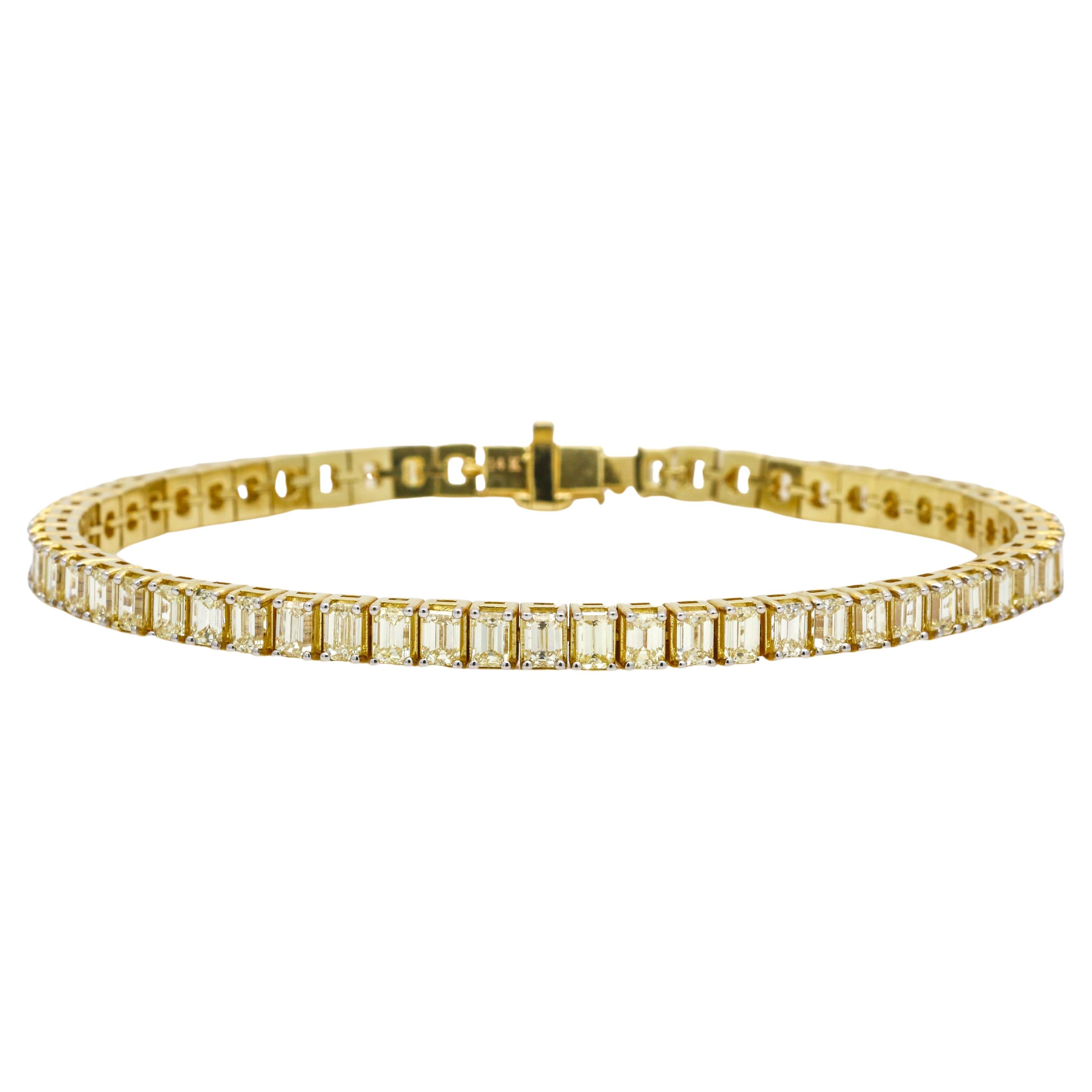 Bracelet tennis pour femme en or jaune 14 carats avec diamants taille émeraude de 8,97 carats en vente
