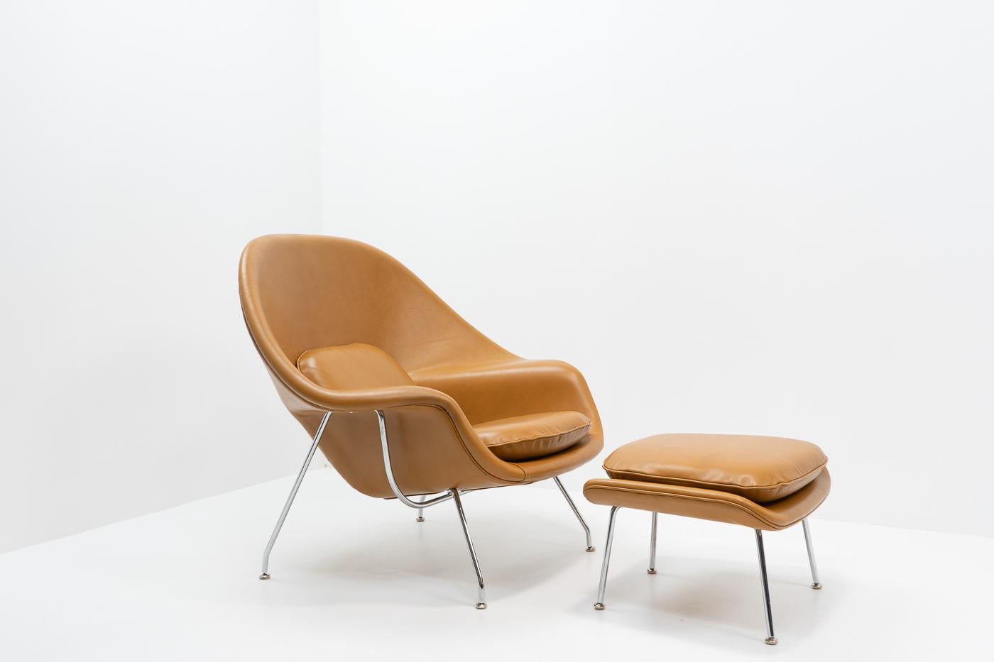 Indulge in comfort with the Womb Chair, designed by Eero Saarinen and produced by Knoll. This iconic chair showcases Saarinen’s visionary design, and Knoll’s commitment to exceptional craftsmanship.

We have selected an Italian wax finished, full