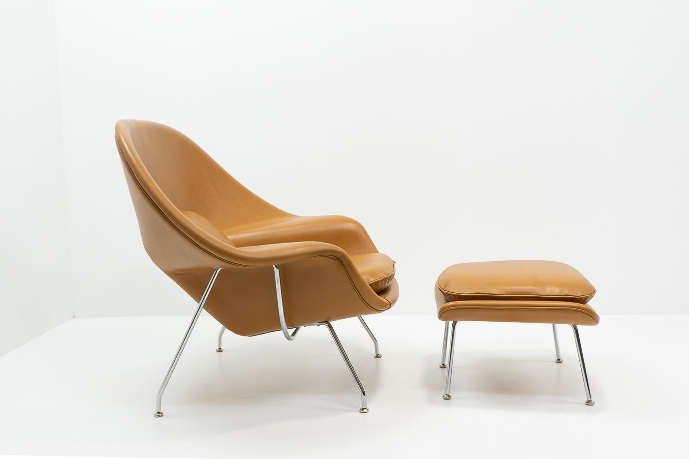 Womb Chair und Ottomane aus Womb Chair von Eero Saarinen für Knoll, 2000er Jahre (Moderne der Mitte des Jahrhunderts) im Angebot