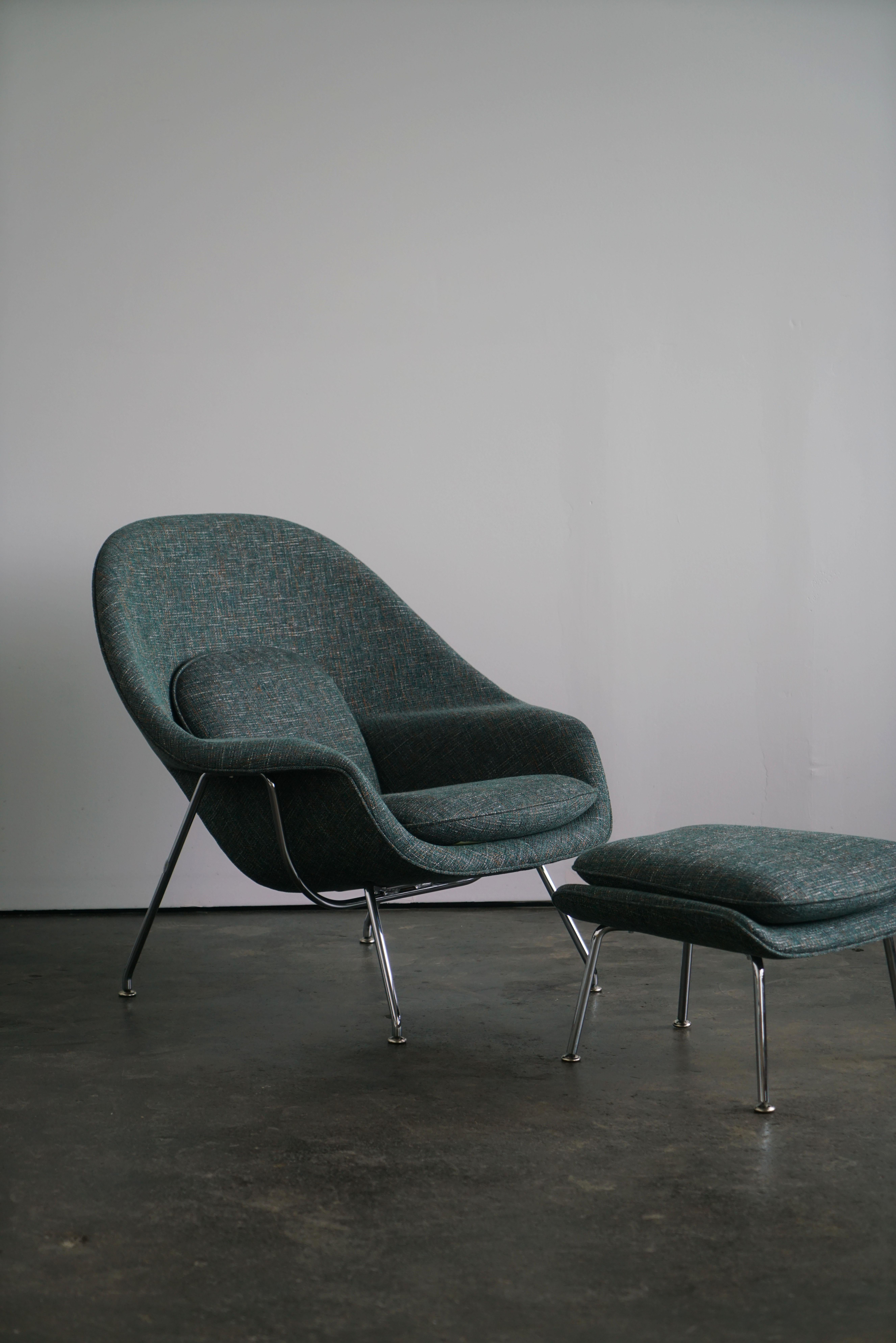 Womb Chair and Ottoman medium version by Eero Saarinen for Knoll, 2000's mint In Excellent Condition In Chicago, IL