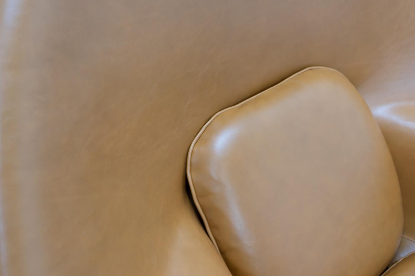 Womb Chair and Ottoman by Eero Saarinen for Knoll, 2000s In Good Condition For Sale In Renens, CH