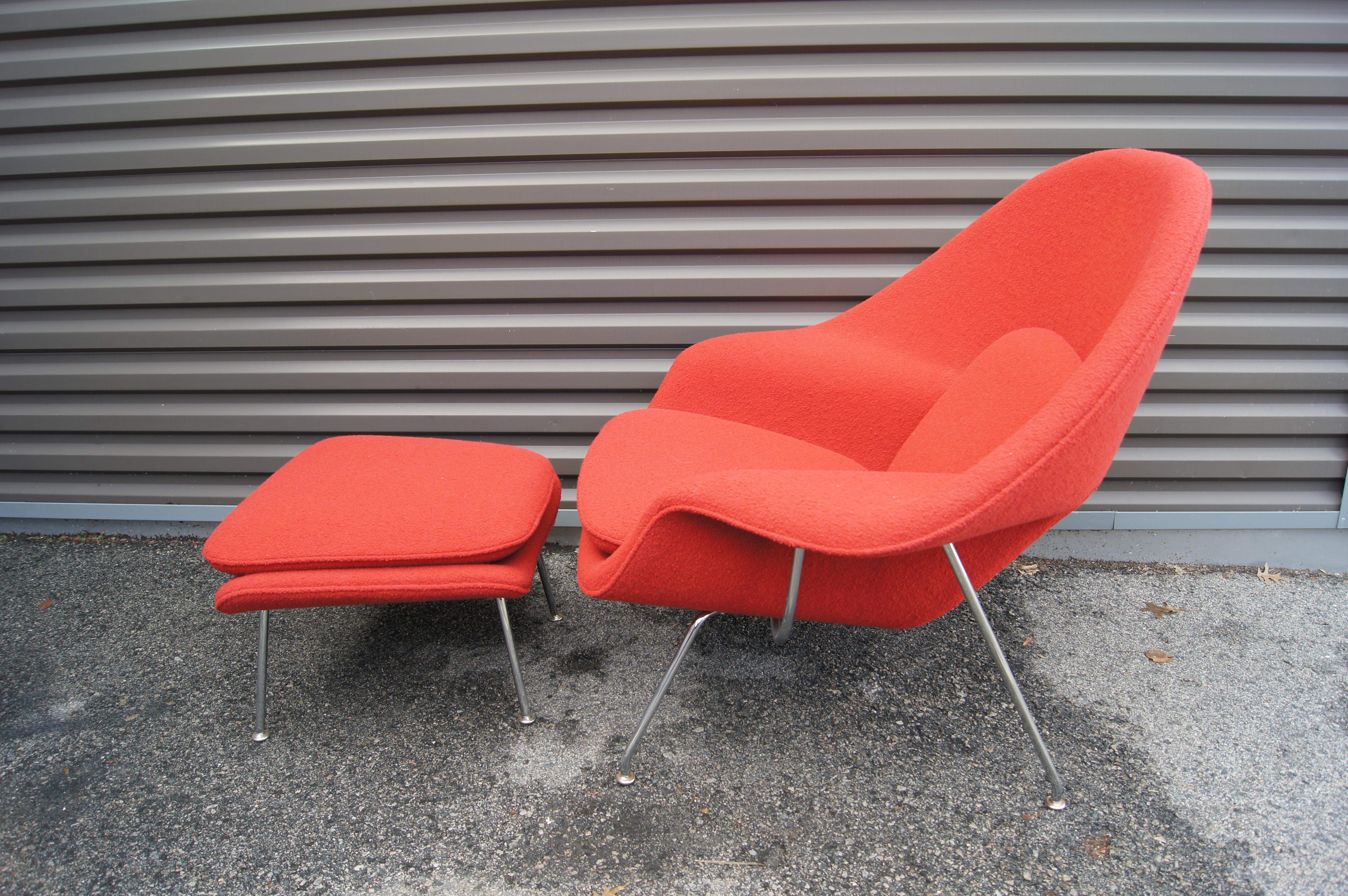 Mid-Century Modern Womb Chair and Ottoman by Eero Saarinen for Knoll For Sale